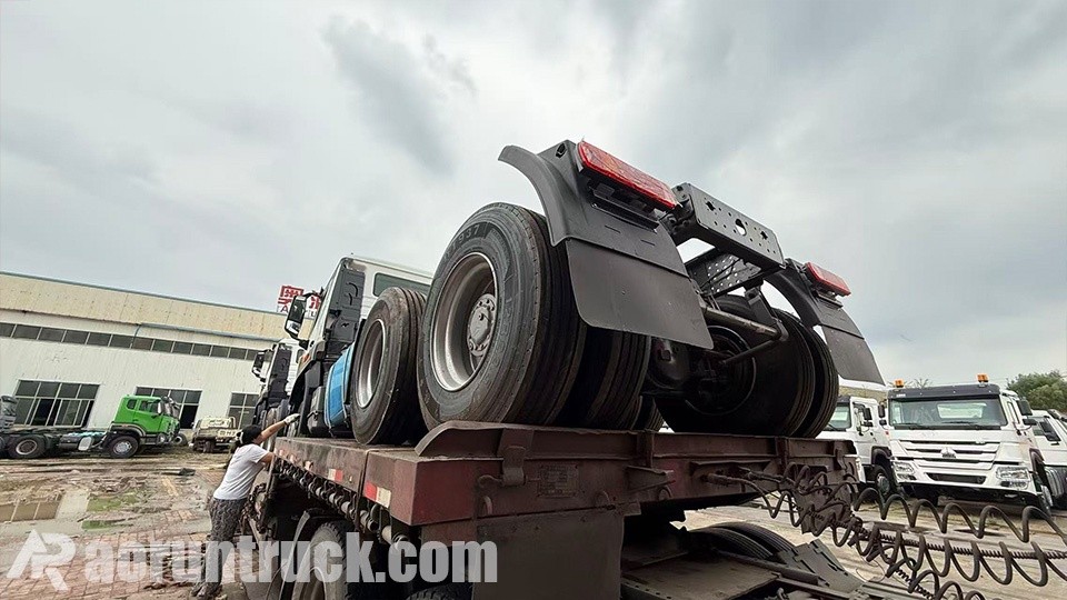 2 unités de tracteurs routiers Sinotruk Hohan 6x4 expédiées au Guyana 4