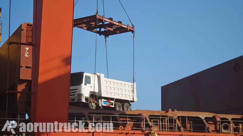 Camion-benne 6x4 à 10 roues
