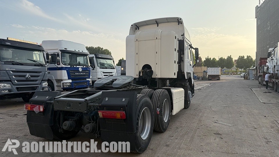 Une délégation du Turkménistan visite l’usine d’Aorun pour inspecter les tracteurs routiers au gaz naturel SINOTRUK HOWO T7H 4