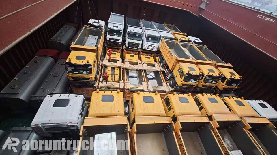 Livraison au Botswana de deux modèles : 1 camion-benne SINOTRUK HOWO TX 6x4 et 1 camion-benne Hohan 6x4