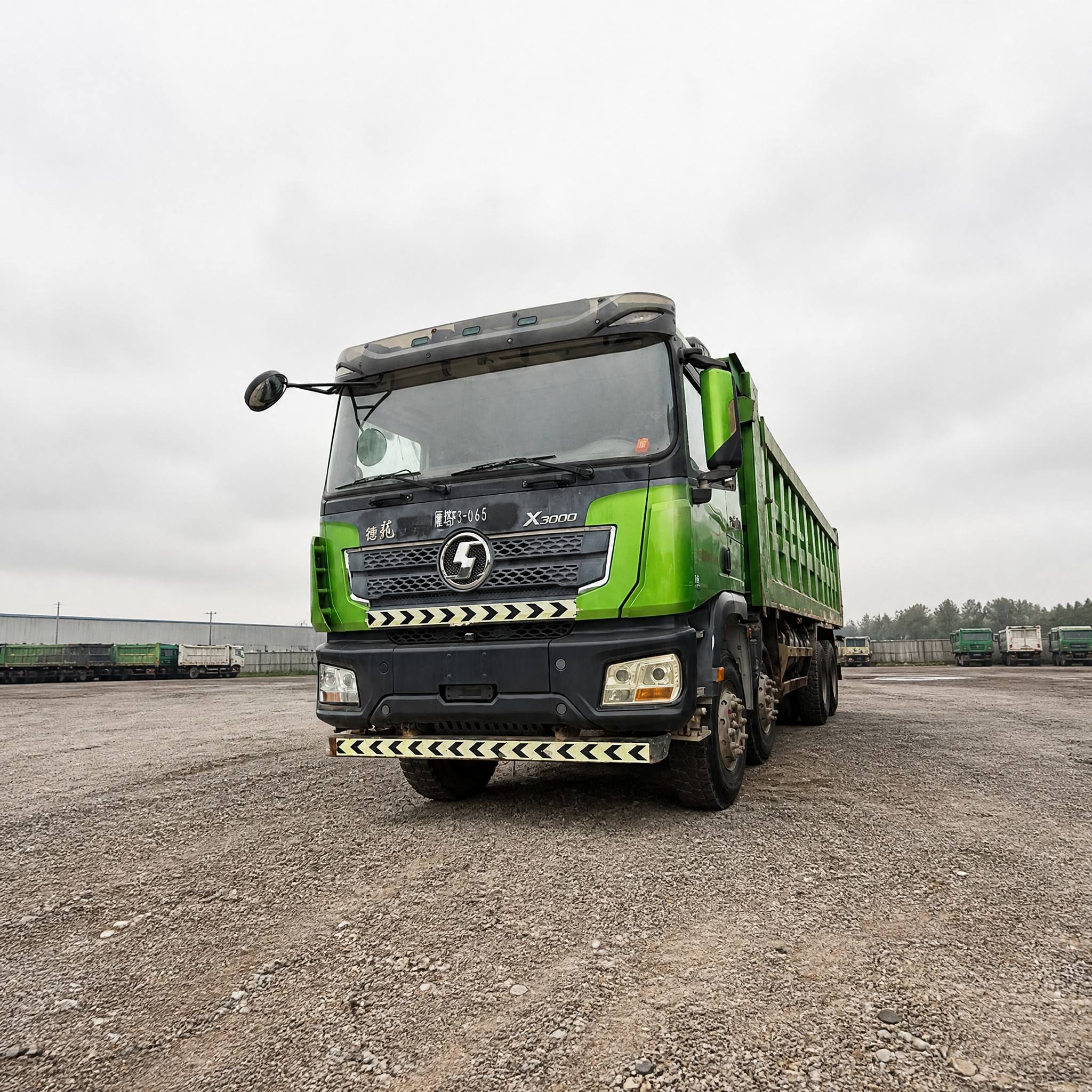 Camion-benne SHACMAN X3000 8x4 China VI