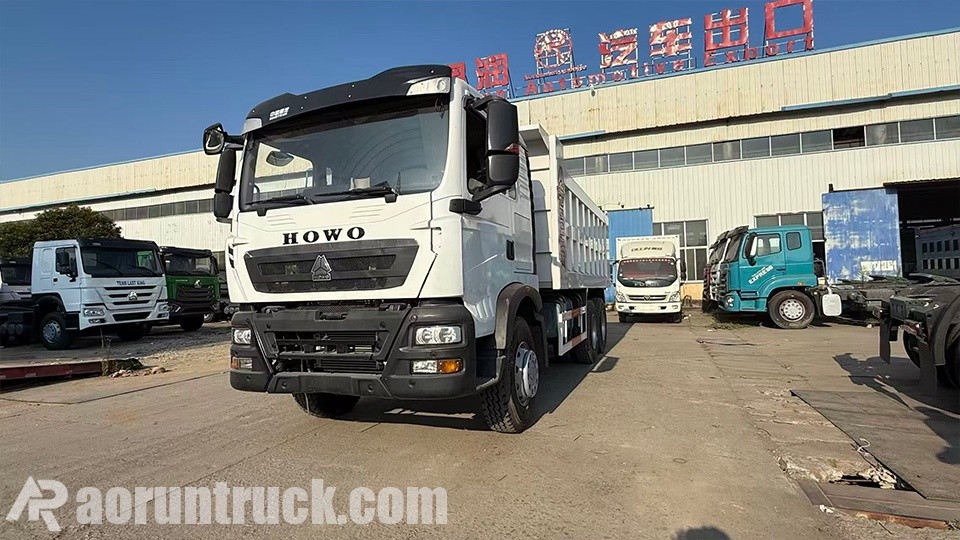 fournisseur de camions-bennes lourds HOWO TX 6x4 pour le marché nigérian Une délégation nigériane achève l'audit d'usine pour une commande de camion-benne lourd SINOTRUK HOWO TX 6x4