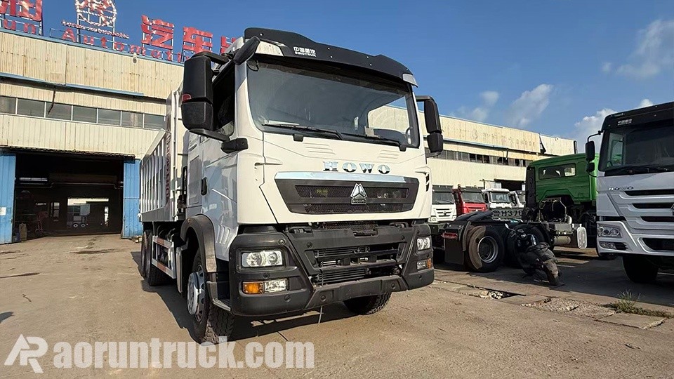 prix à l'exportation du camion-benne HOWO TX 6x4 vers Lagos Une délégation nigériane achève l'audit d'usine pour une commande de camion-benne lourd SINOTRUK HOWO TX 6x4