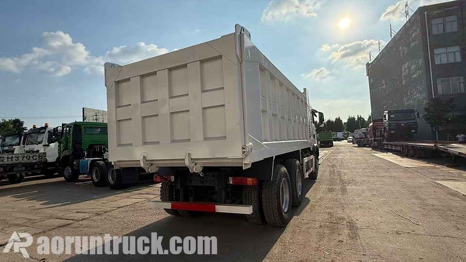 camion-benne 6x4 directement de l'usine chinoise Une délégation nigériane achève l'audit d'usine pour une commande de camion-benne lourd SINOTRUK HOWO TX 6x4