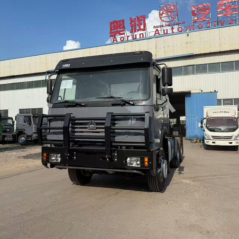 Camion tracteur SINOTRUK HOWO 6x4 à cabine classique