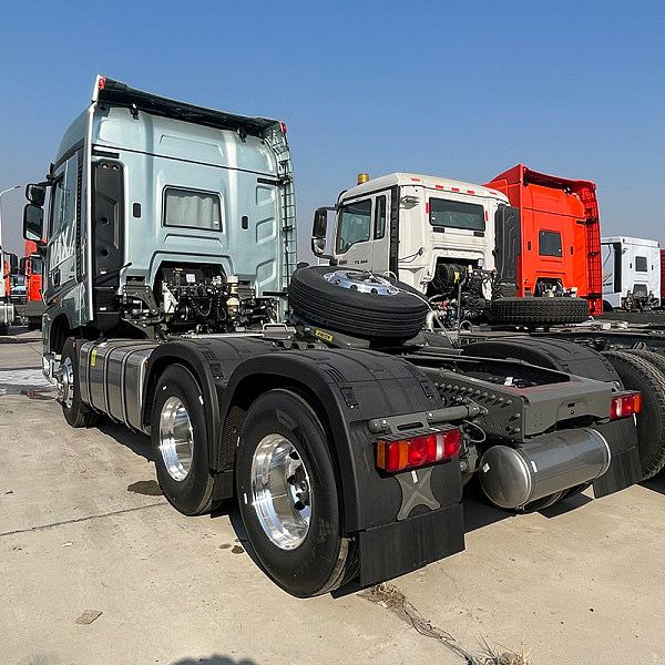 véhicule de transport en vrac de produits chimiques liquides dangereux