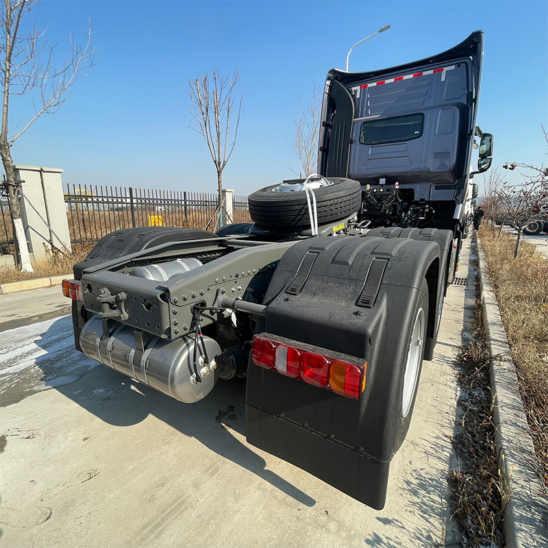 Spécifications du tracteur routier SINOTRUK HOWO T7H neuf 6x4