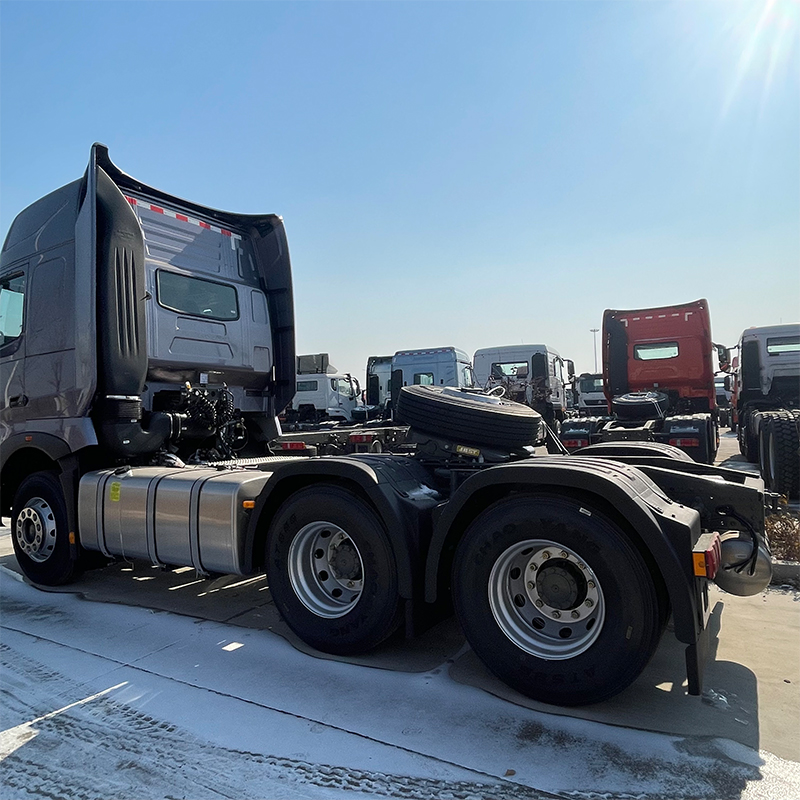 Spécifications du tracteur routier SINOTRUK HOWO T7H neuf 6x4