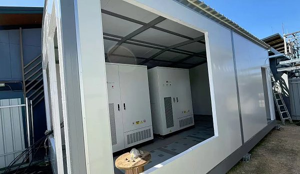 Energy storage system: 2sets 125kw pcs+261kwh liquid cooling battery all in one cabinet</br>Application scenario :Estonia</br>Delivery data:Mar,2026</br>Application:With commercial electricity at ~€0.156/kWh in Estonia, two  125kW/261kWh systems are deployed for peak shaving and load shifting.