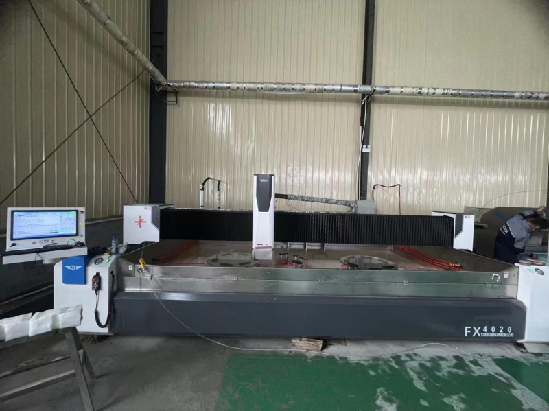 Large-plate glass processing center