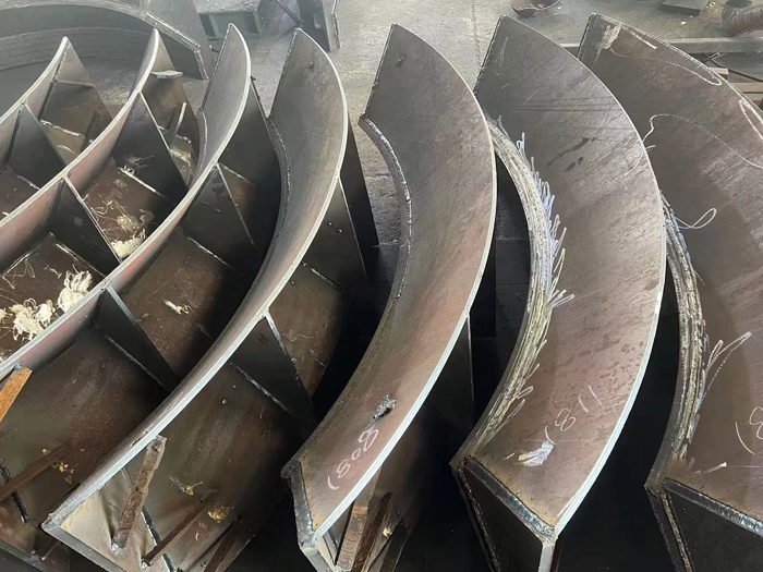 Composite wear-resistant plate products