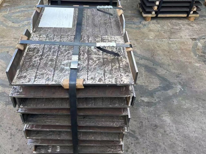Composite wear-resistant plate products