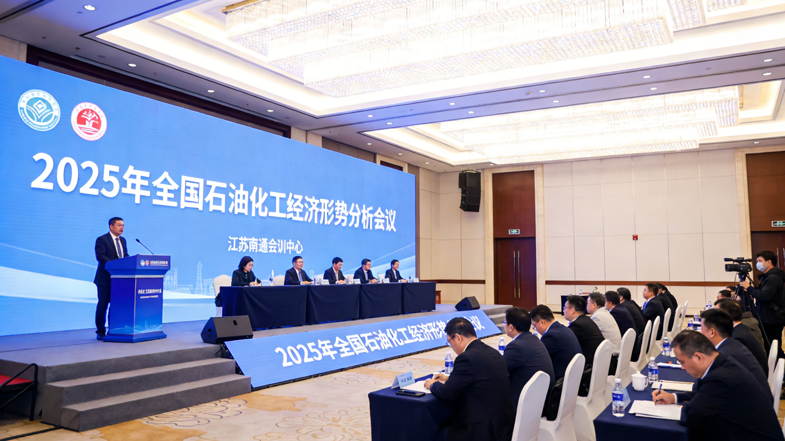 The economic operation of the petrochemical industry in the first half of the year showed six major characteristics