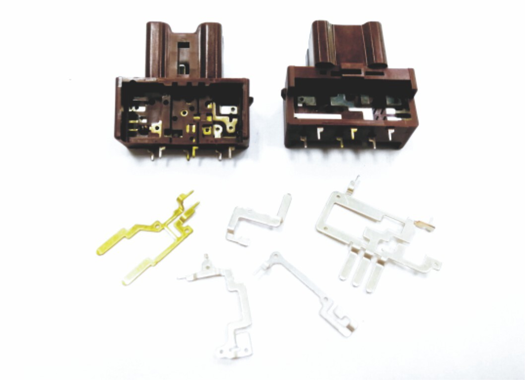 Thiết bị tự động hóa cho quá trình nhúng khuôn ép (hỗ trợ chiều dọc)