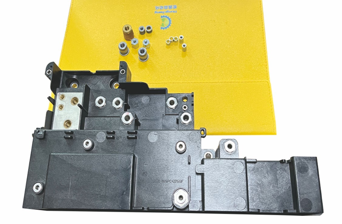 Оборудование для автоматизированной заливки в литьевые формы (вертикальная поддержка)