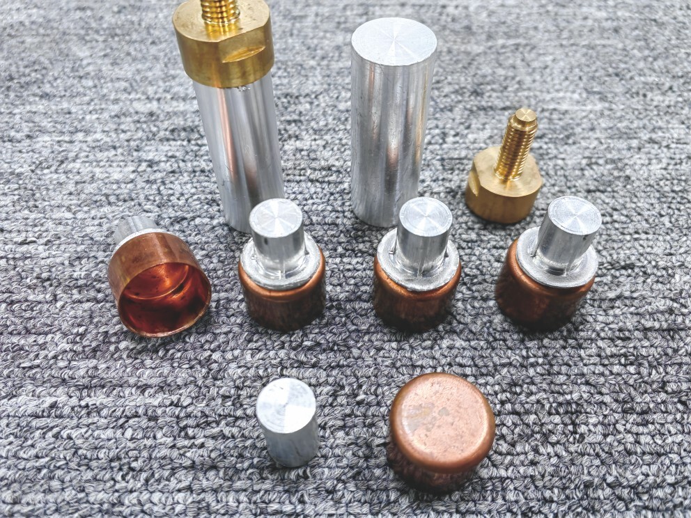 Полностью сервоприводное вертикальное оборудование для сварки трением (роторная сварка трением)