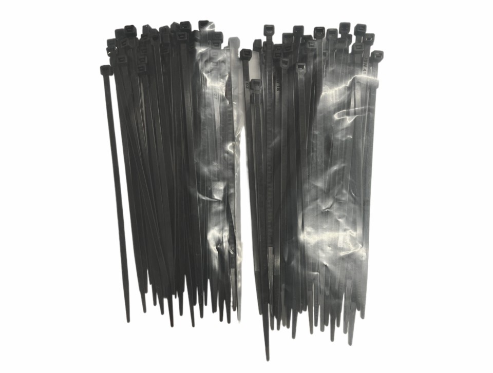 آلة أوتوماتيكية لقطع وتغليف أربطة الكابلات بالحقن