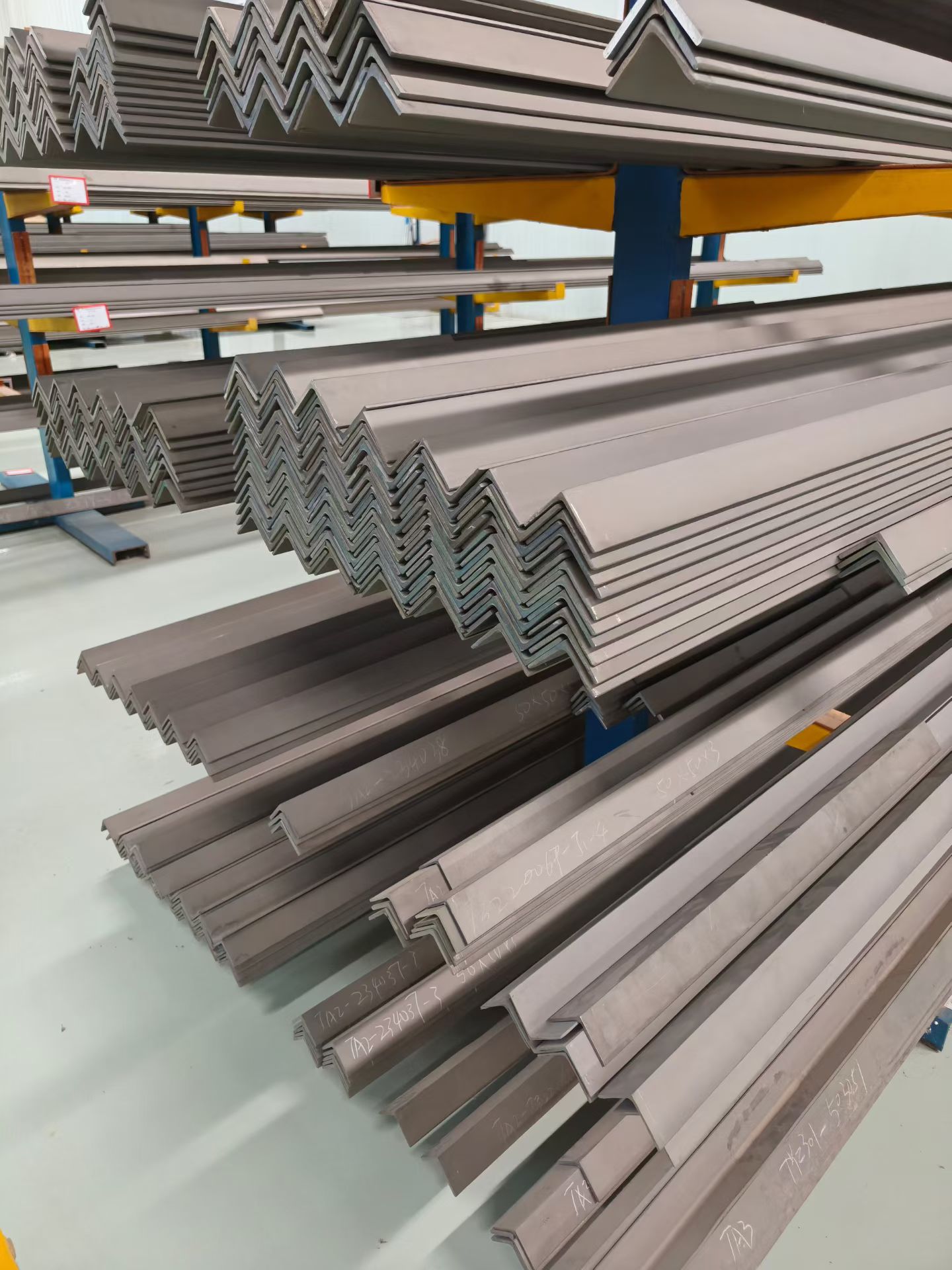 Titanium L-shaped Groove