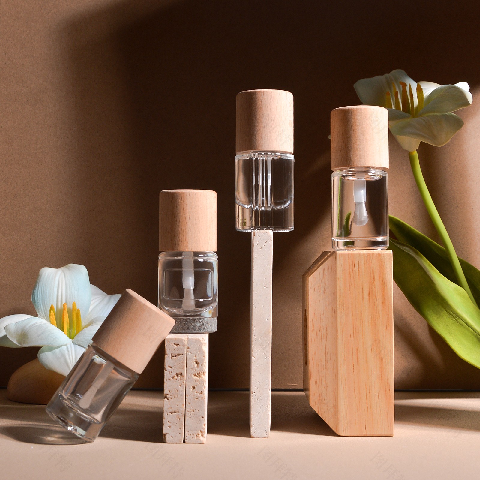 Custom High Quality Empty Reusable 10ml Cylinder Glass Gel Nail Polish Bottles with Bamboo Cap Custom High Quality Empty Reusable 10ml Cylinder Glass Gel Nail Polish Bottles with Bamboo Cap