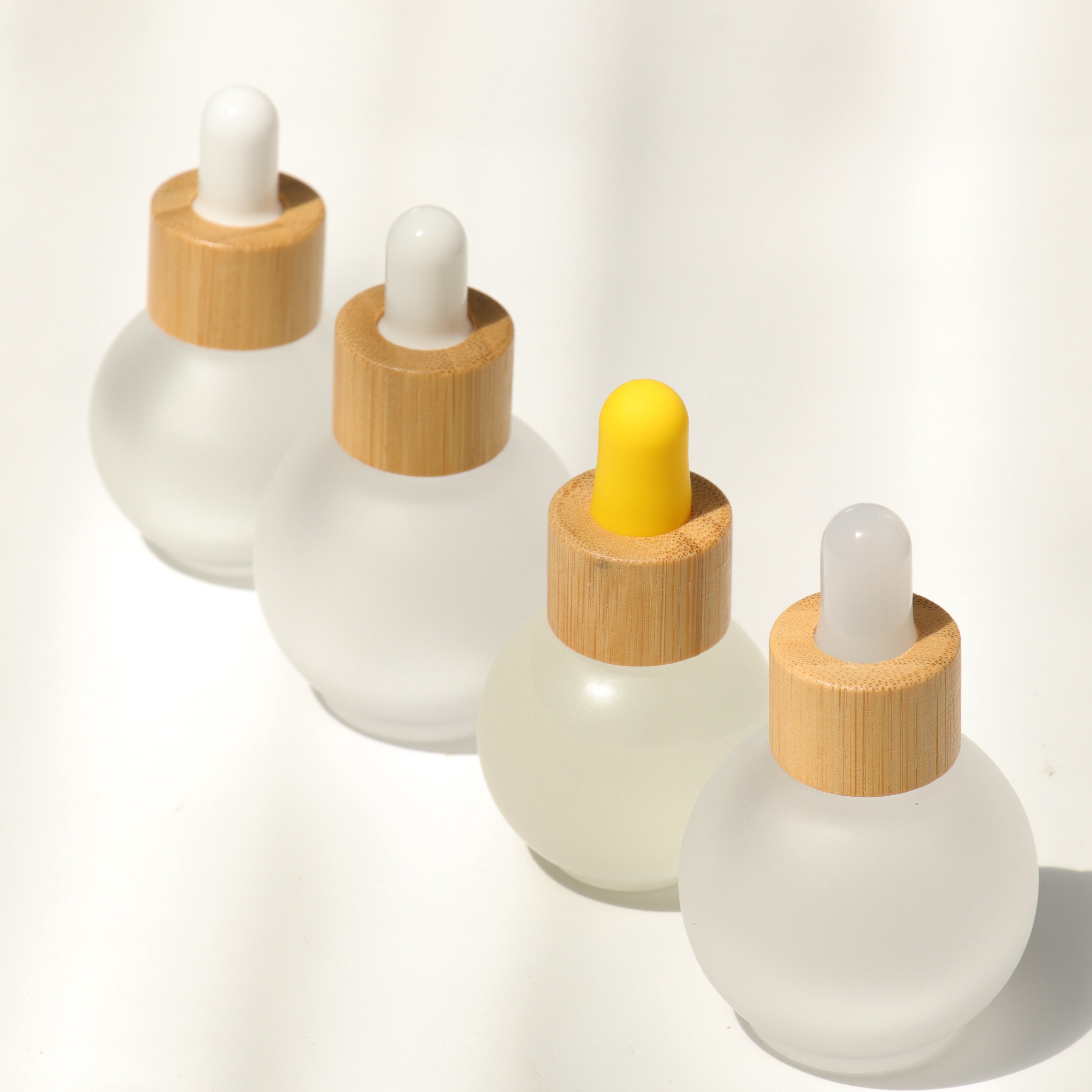Custom Bamboo 5ml 10ml Green Blue Frosted Essential Oil Bottles Glass Cosmetic Dropperund Bottle Packaging