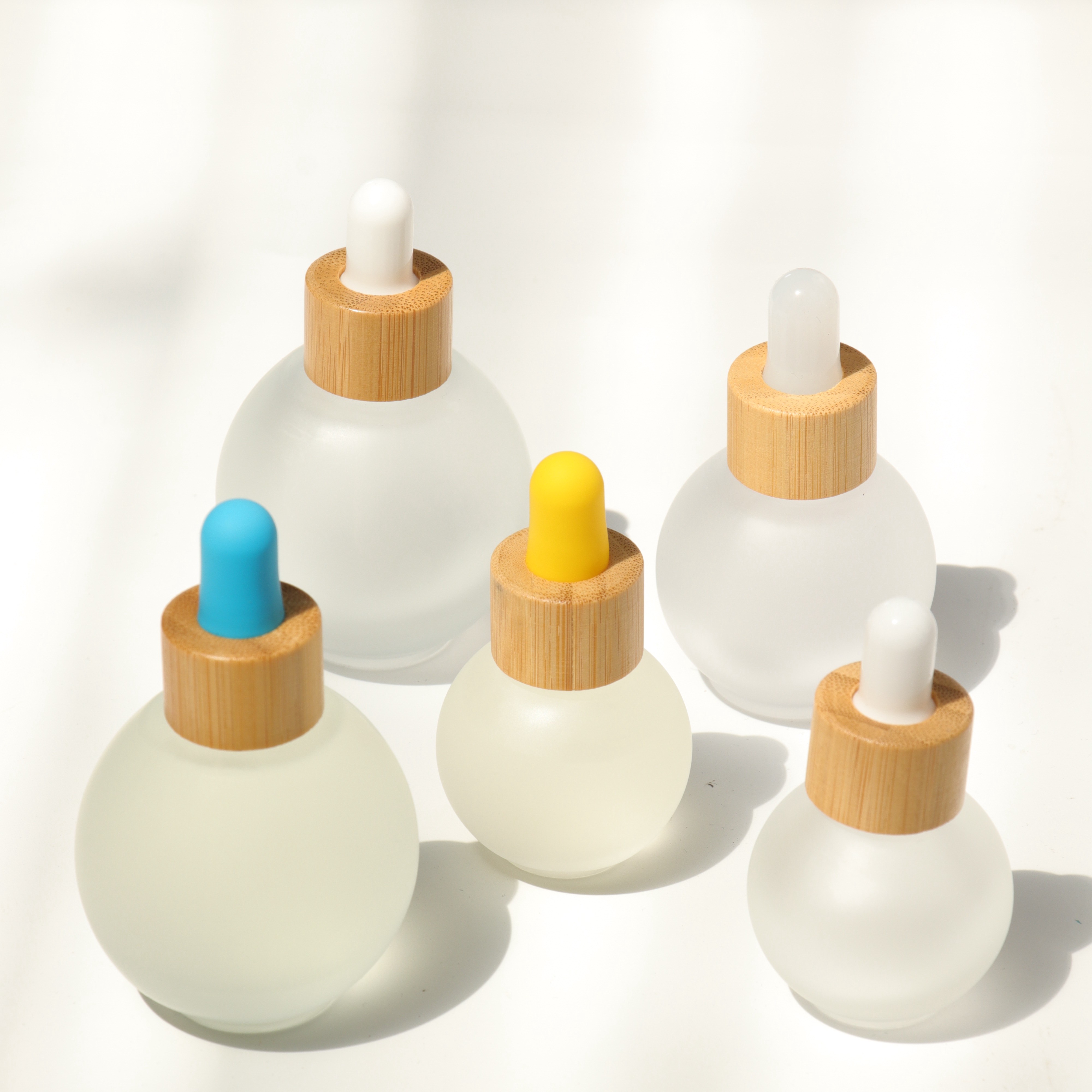 Custom Bamboo 5ml 10ml Green Blue Frosted Essential Oil Bottles Glass Cosmetic Dropperund Bottle Packaging