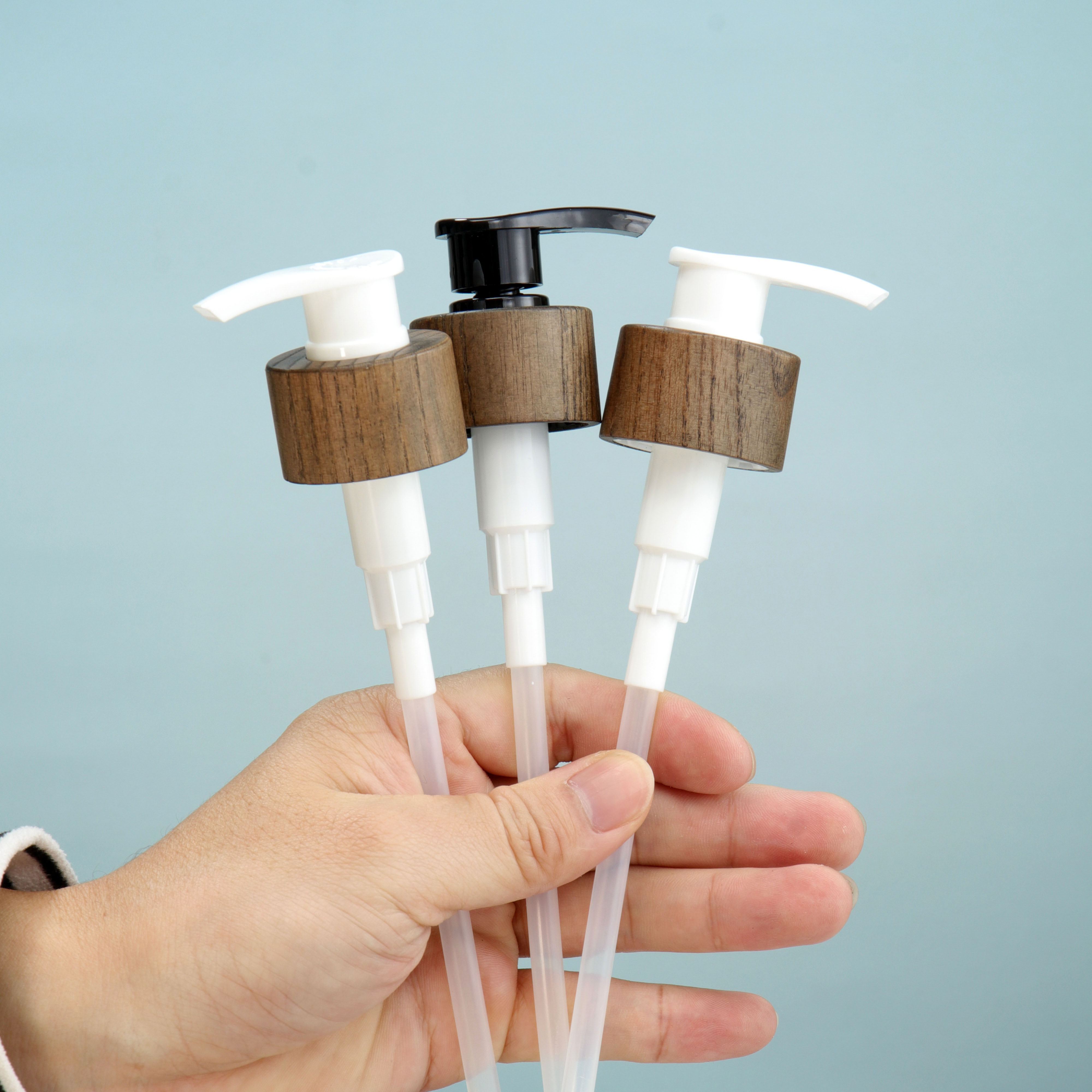 Luxury Popular 28/410 Wooden Bamboo Lotion Pump Cap Quality Essential Oil Dispenser Bottle Pump Travel Cosmetic Sprayer Pump
