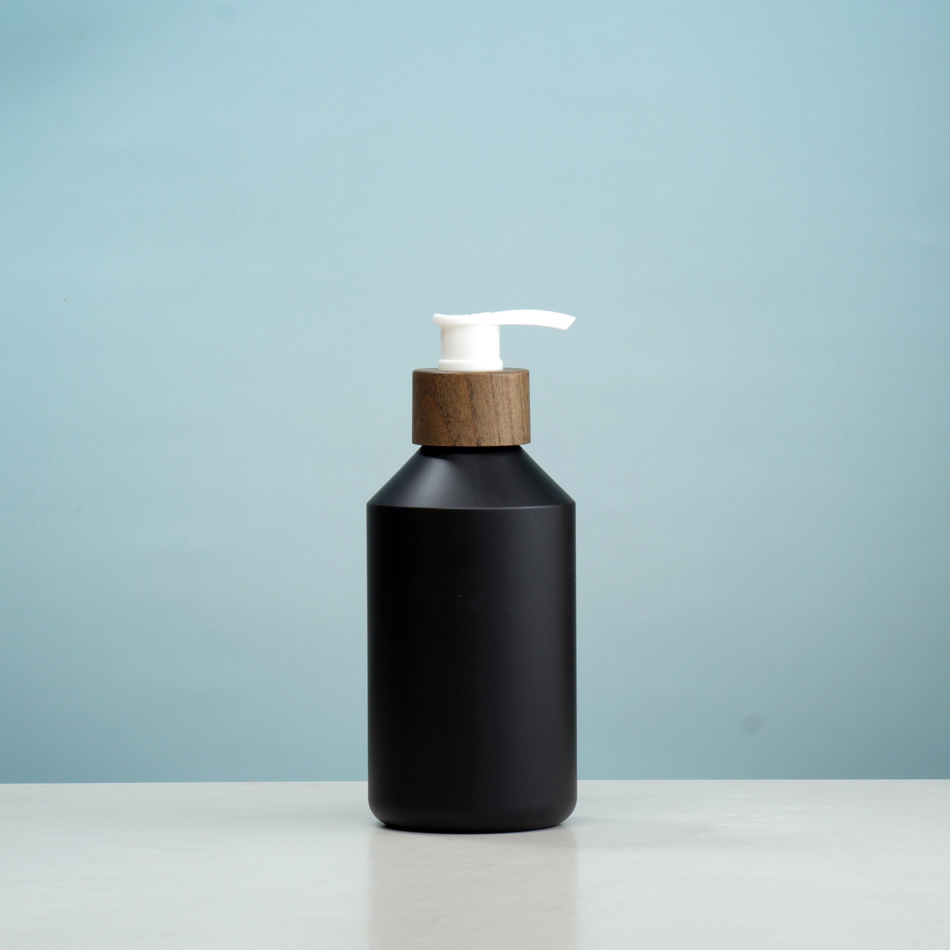 Custom Empty PET 500ml Bamboo Cylinder Bottle Plastic Shampoo Bottle for Skin Care Hand Cream