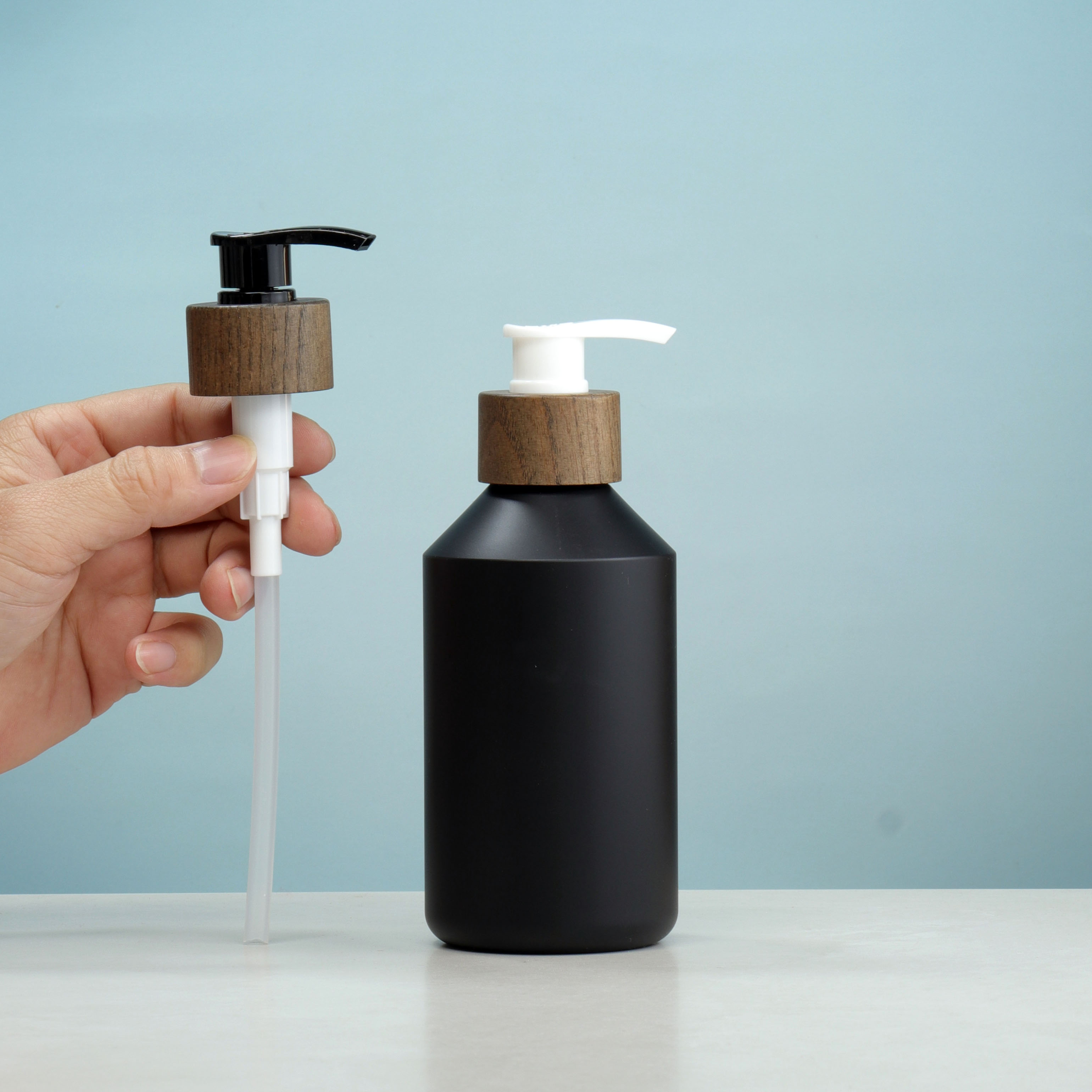 Custom Empty PET 500ml Bamboo Cylinder Bottle Plastic Shampoo Bottle for Skin Care Hand Cream
