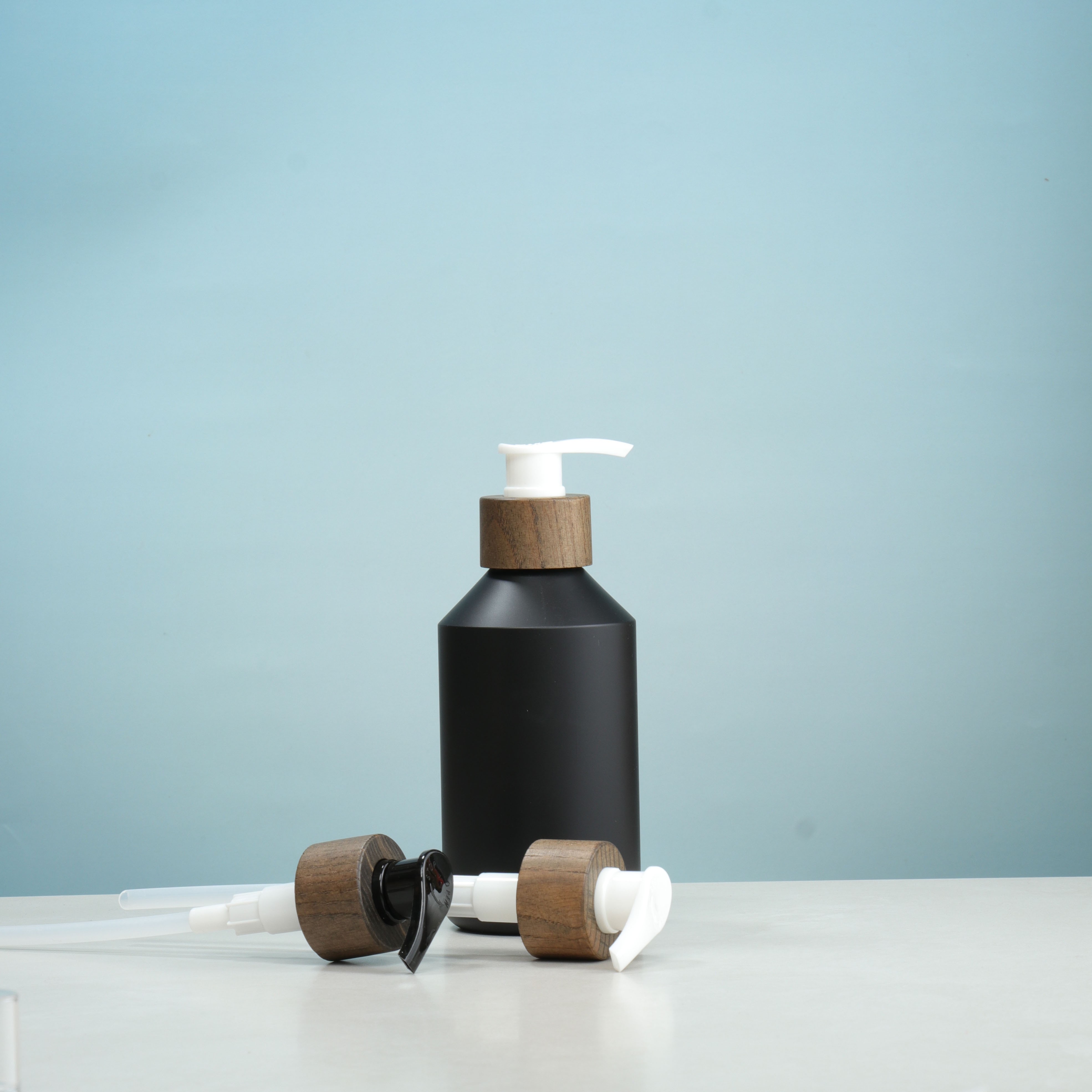 Custom Empty PET 500ml Bamboo Cylinder Bottle Plastic Shampoo Bottle for Skin Care Hand Cream