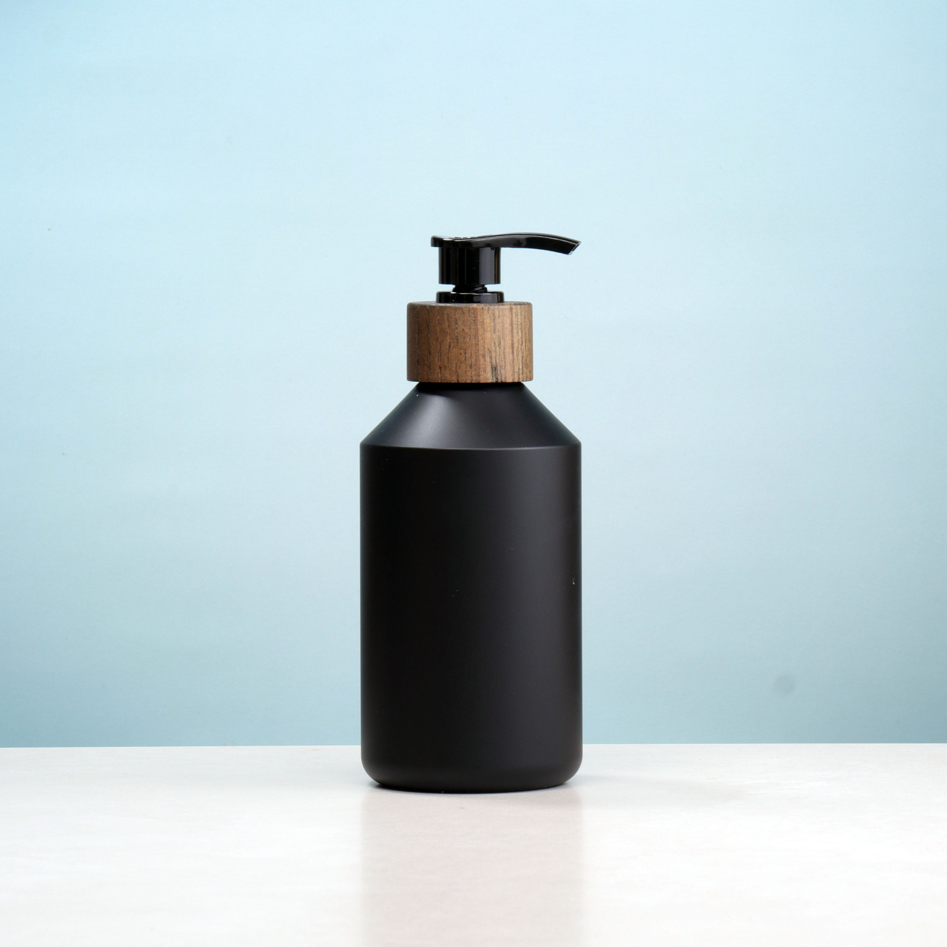 Custom Empty PET 500ml Bamboo Cylinder Bottle Plastic Shampoo Bottle for Skin Care Hand Cream