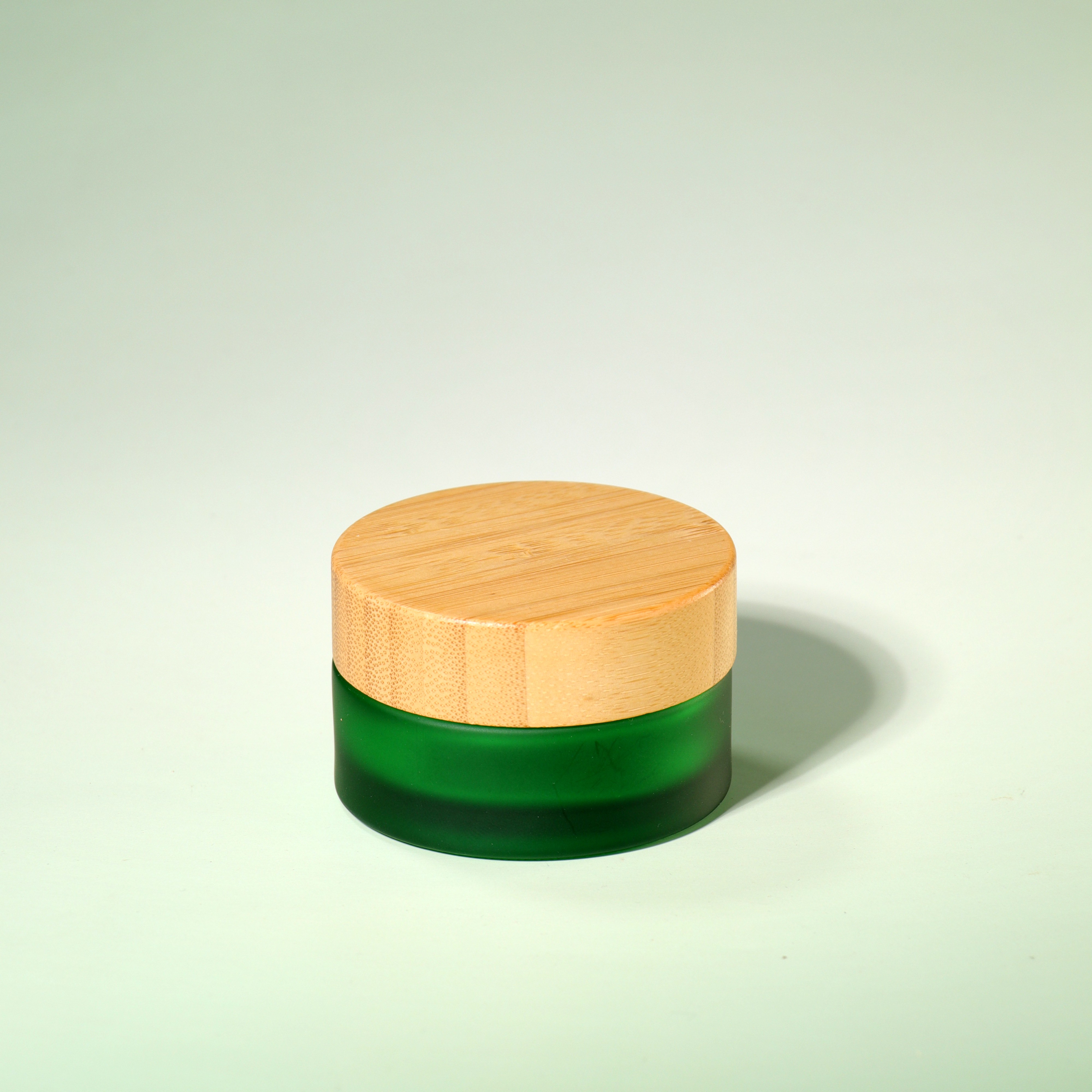 Eco Friendly Eye Cream Jars Body Scrub Empty 50g Frosted Amber Blue Green Glass Jars With Bamboo Lids