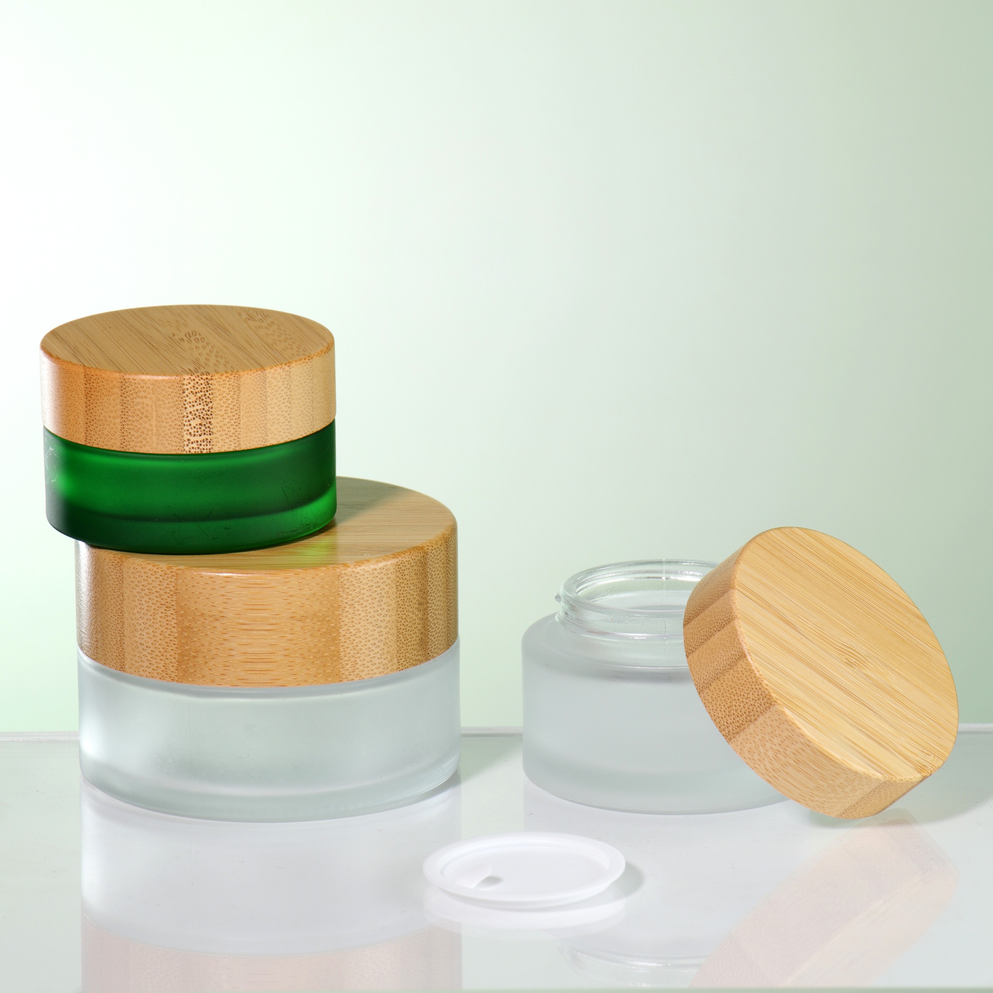 Eco Friendly Eye Cream Jars Body Scrub Empty 50g Frosted Amber Blue Green Glass Jars With Bamboo Lids