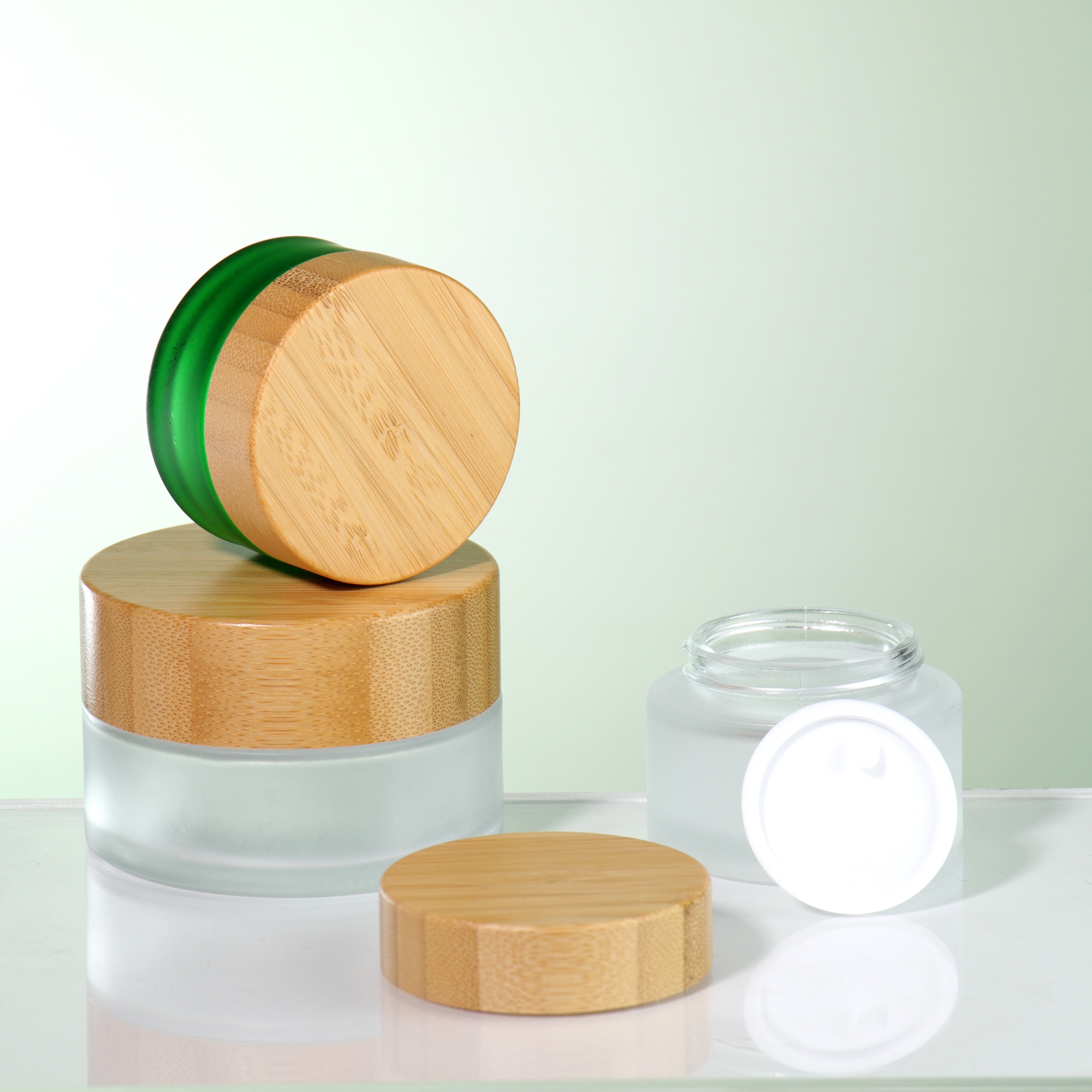 Eco Friendly Eye Cream Jars Body Scrub Empty 50g Frosted Amber Blue Green Glass Jars With Bamboo Lids