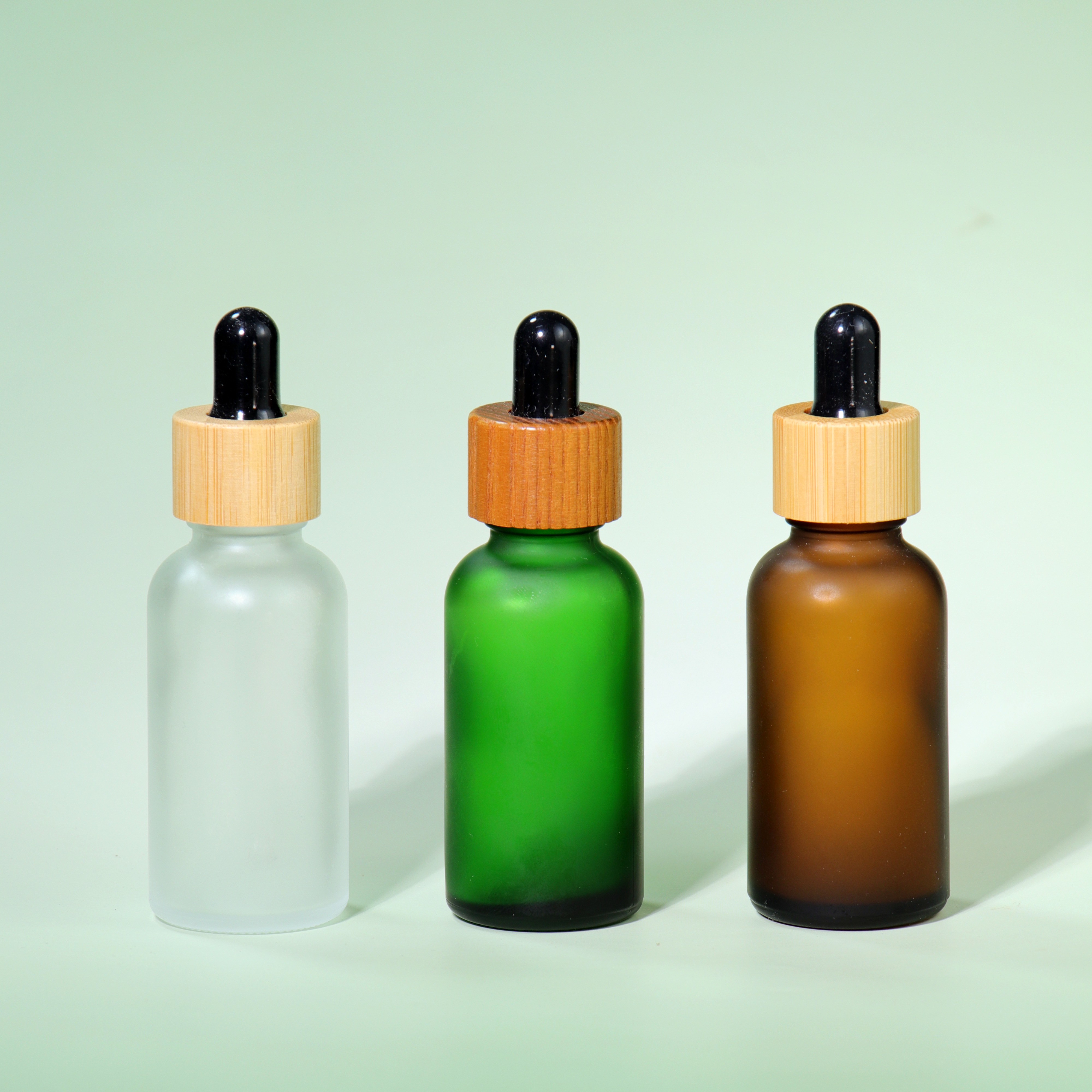 Eco-friendly New Bamboo Cap Glass Dropper Bottles 30ml for Skincare Refillable Essential Oil and Serum Bottles