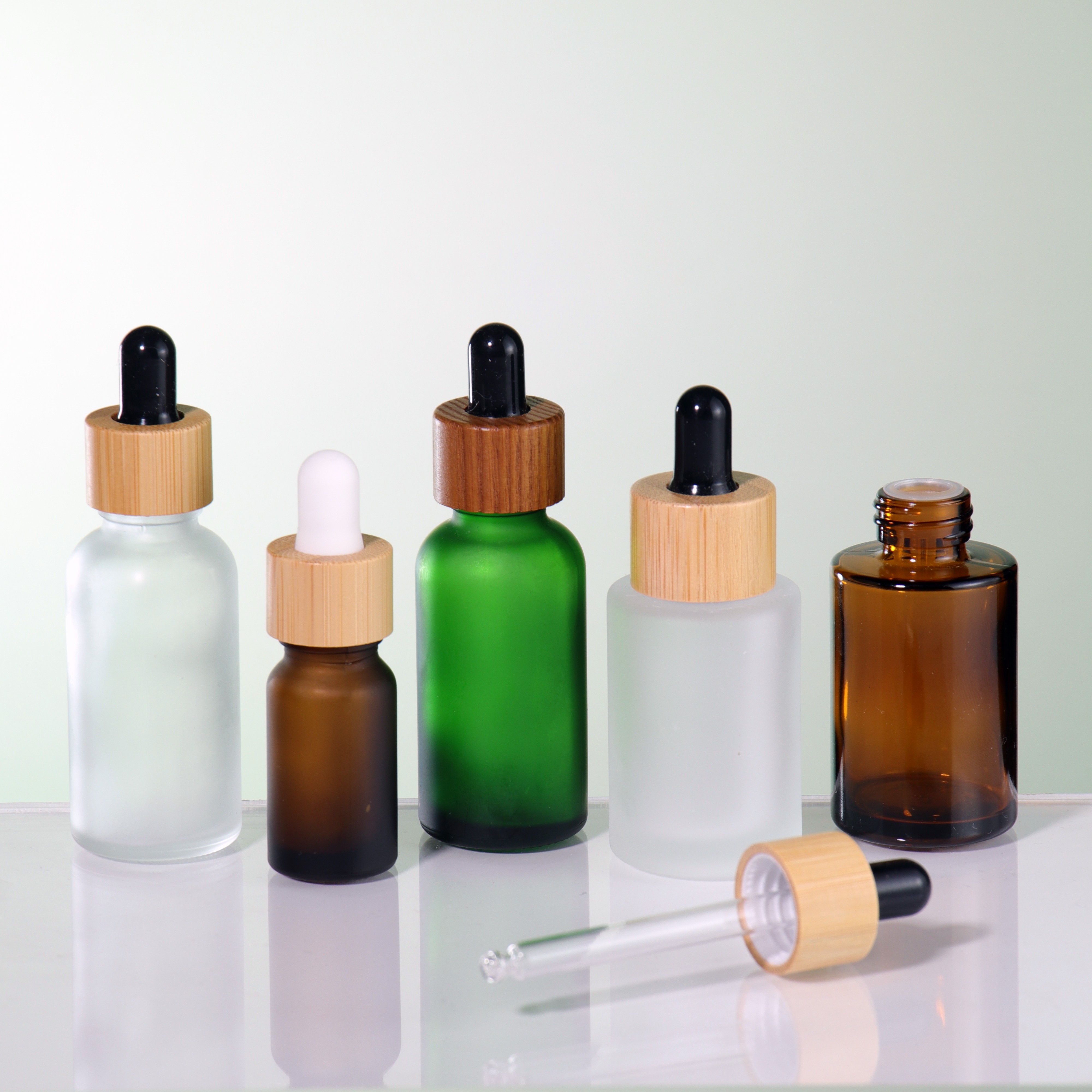 Eco-friendly New Bamboo Cap Glass Dropper Bottles 30ml for Skincare Refillable Essential Oil and Serum Bottles