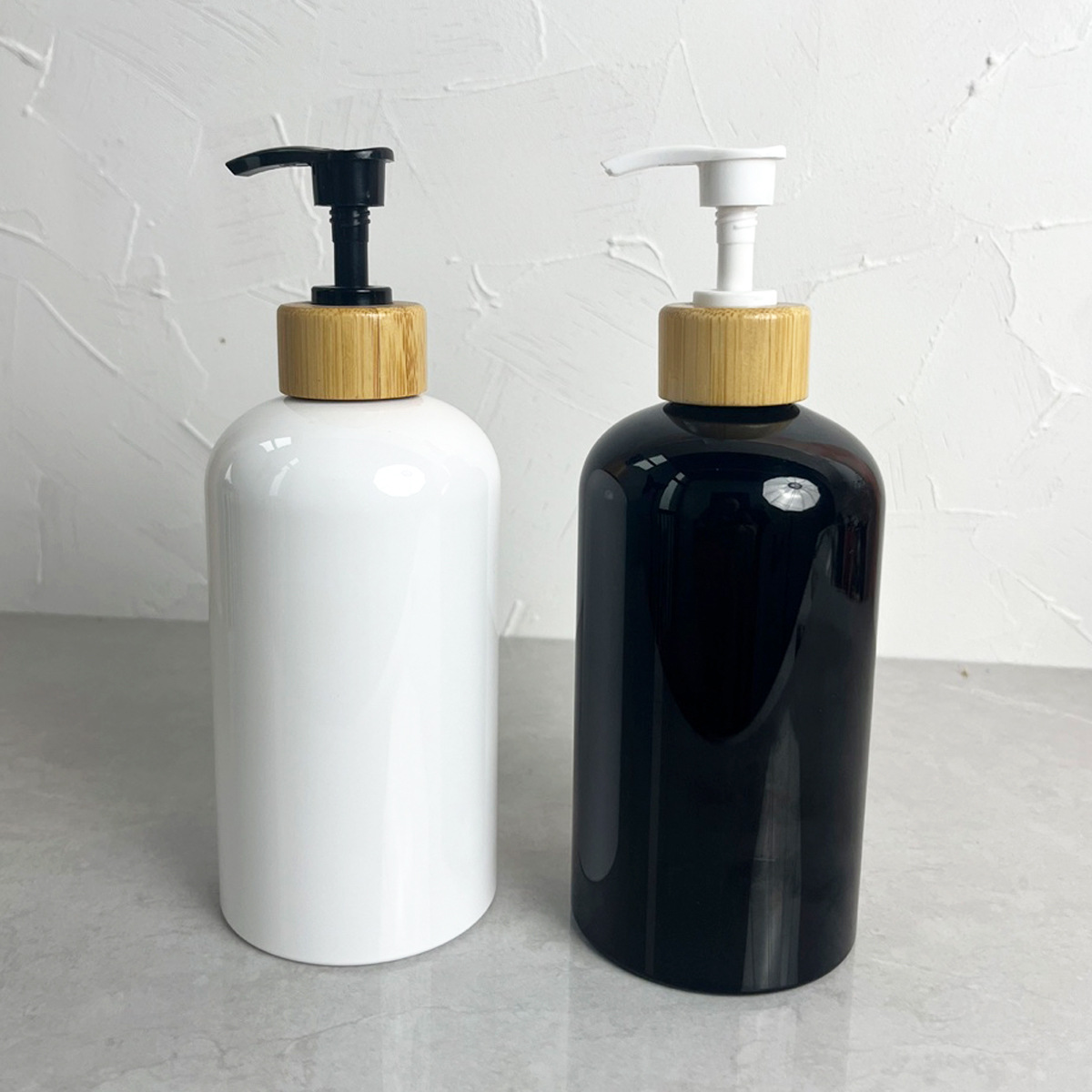 Custom 500ml Black White Plastic Soap Dispenser Bottle with Natural Bamboo Pump Refillable Shampoo Lotion Dispenser for Bathroom Custom 500ml Black White Plastic Soap Dispenser Bottle with Natural Bamboo Pump Refillable Shampoo Lotion Dispenser for Bathroom