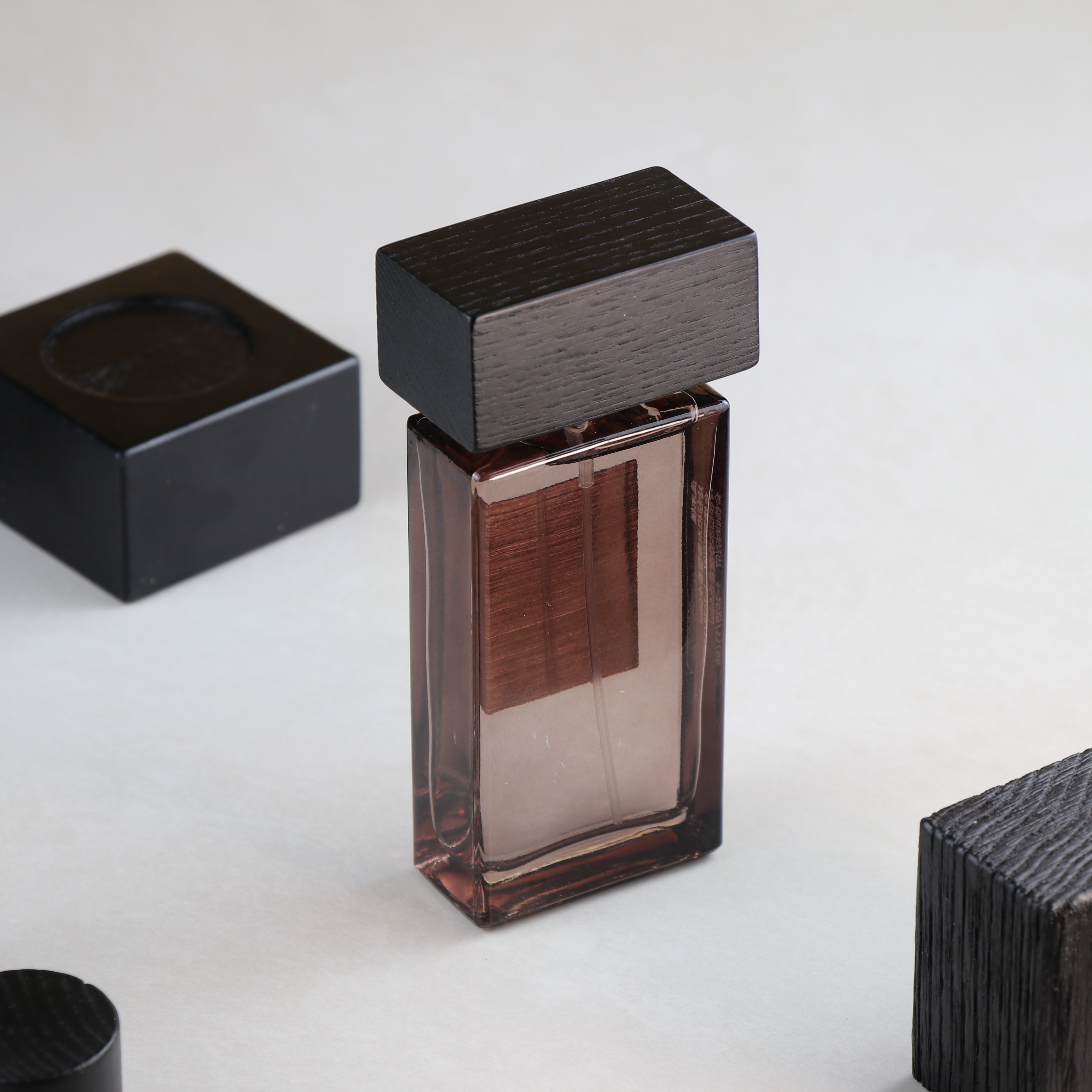Custom Engrave logo Round Rectangle Wooden Fragrance Bottle Cover Real Natural Wooden Perfume Bottle Cap