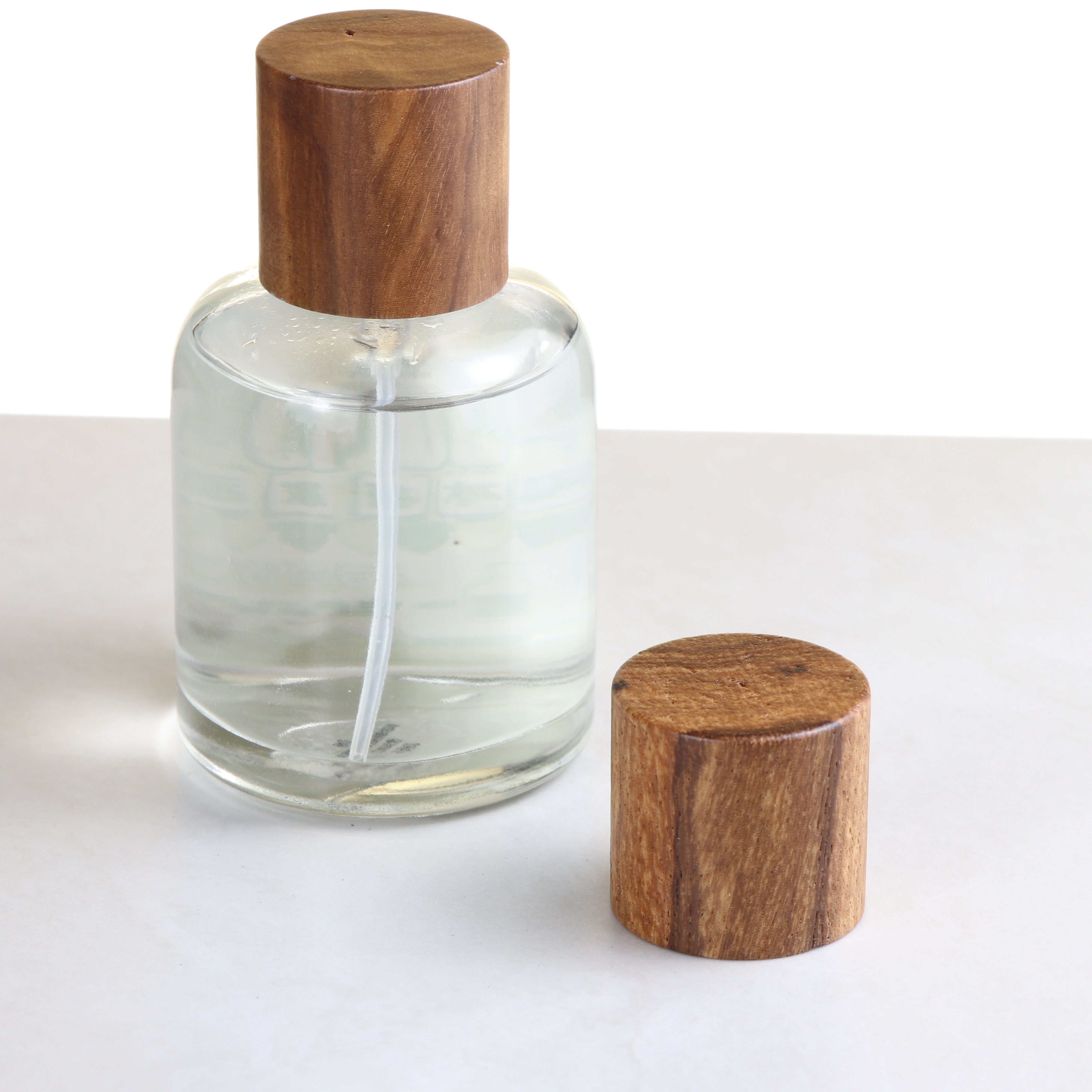 Factory Price Best Quality Essential Oils & Perfume Bottle with Natural Wood Cap Ideal Home Office Travel Perfume Bottle