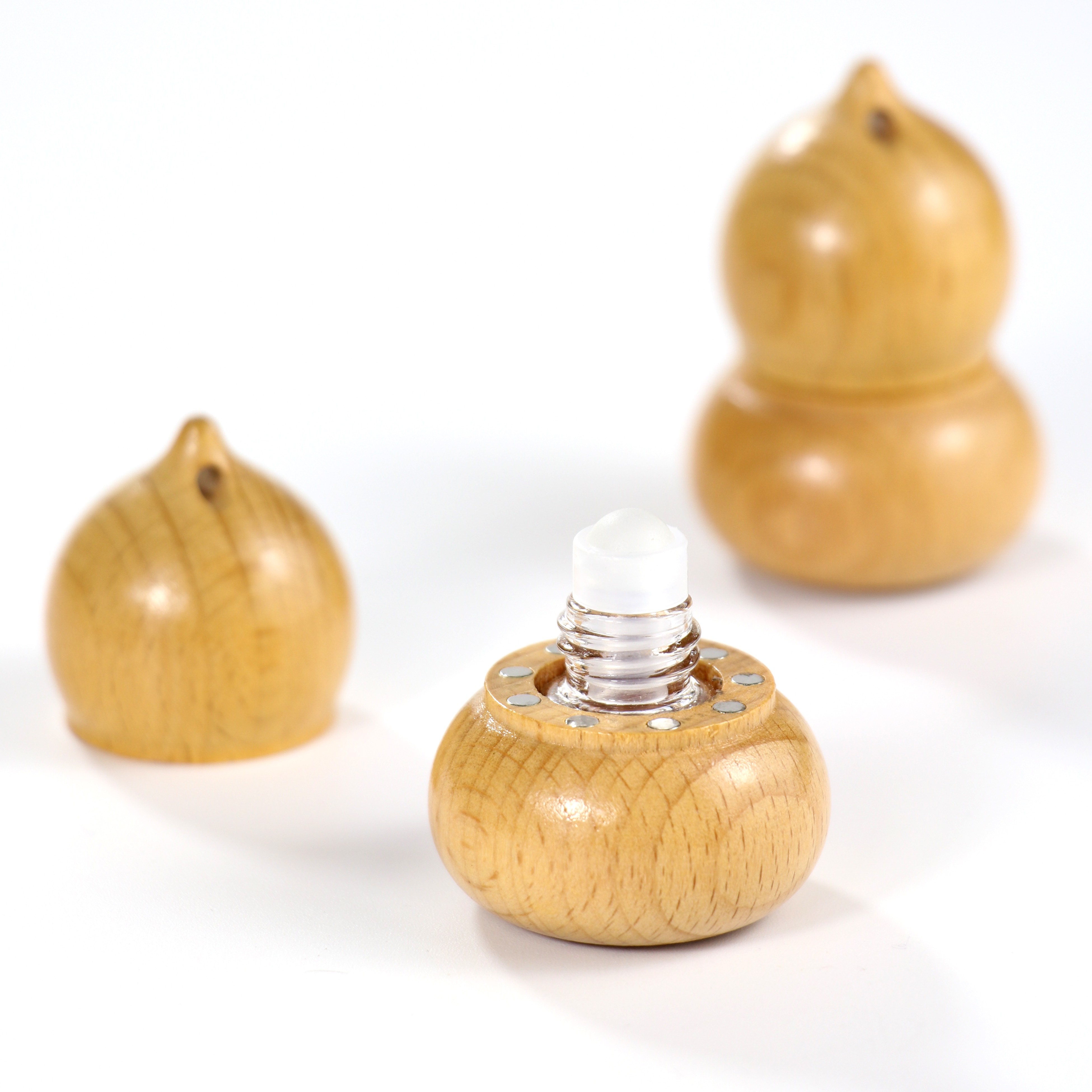 Custom Eco Friendly Walnut Wood Essential Oil Roller Bottle Mini Portable Glass Perfume Roll on Bottle with Stainless Steel Ball