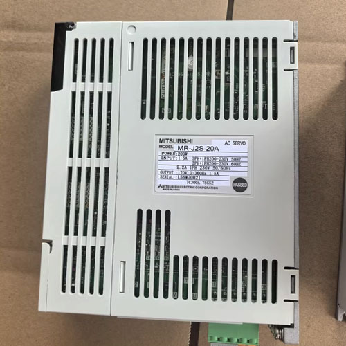 Усилитель привода сервопривода переменного тока Mitsubishi MR-J2S-20A 200W