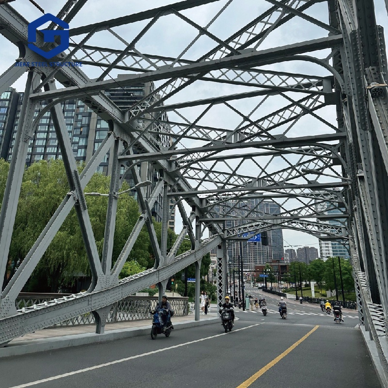 Quick Installation Prefabricated Steel Footbridge Welded Structure Shot Blasting Anti Corrosion Painting Long Span Low Cost