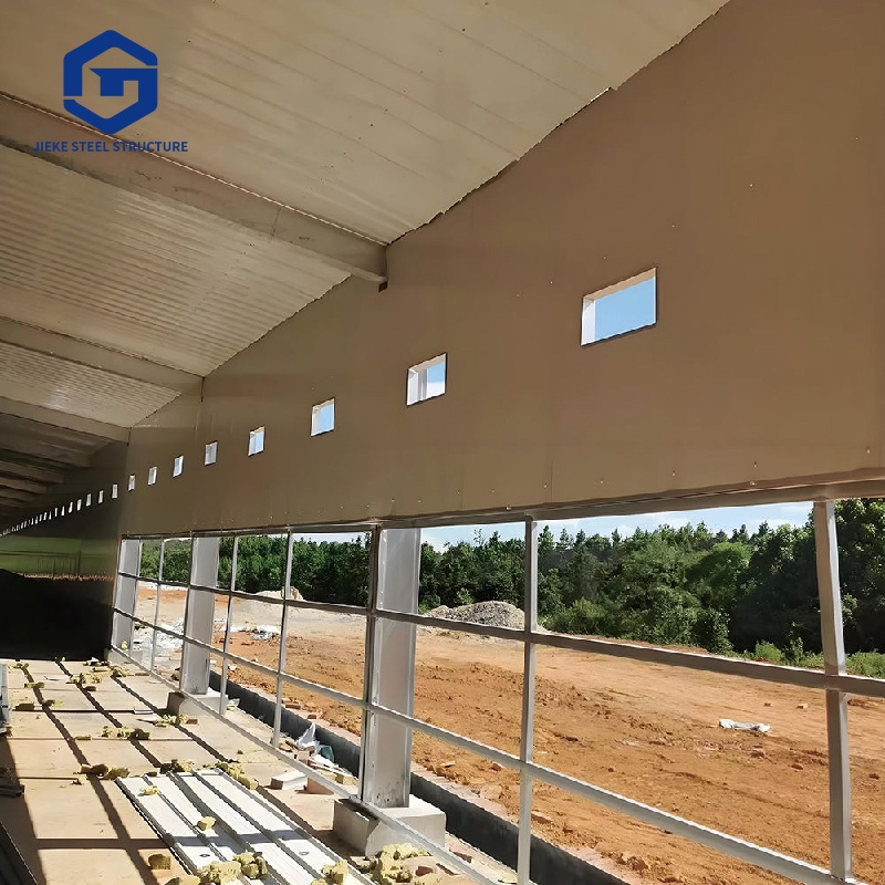 Low-cost prefabricated steel frame pigsty construction, suitable for pig farm construction