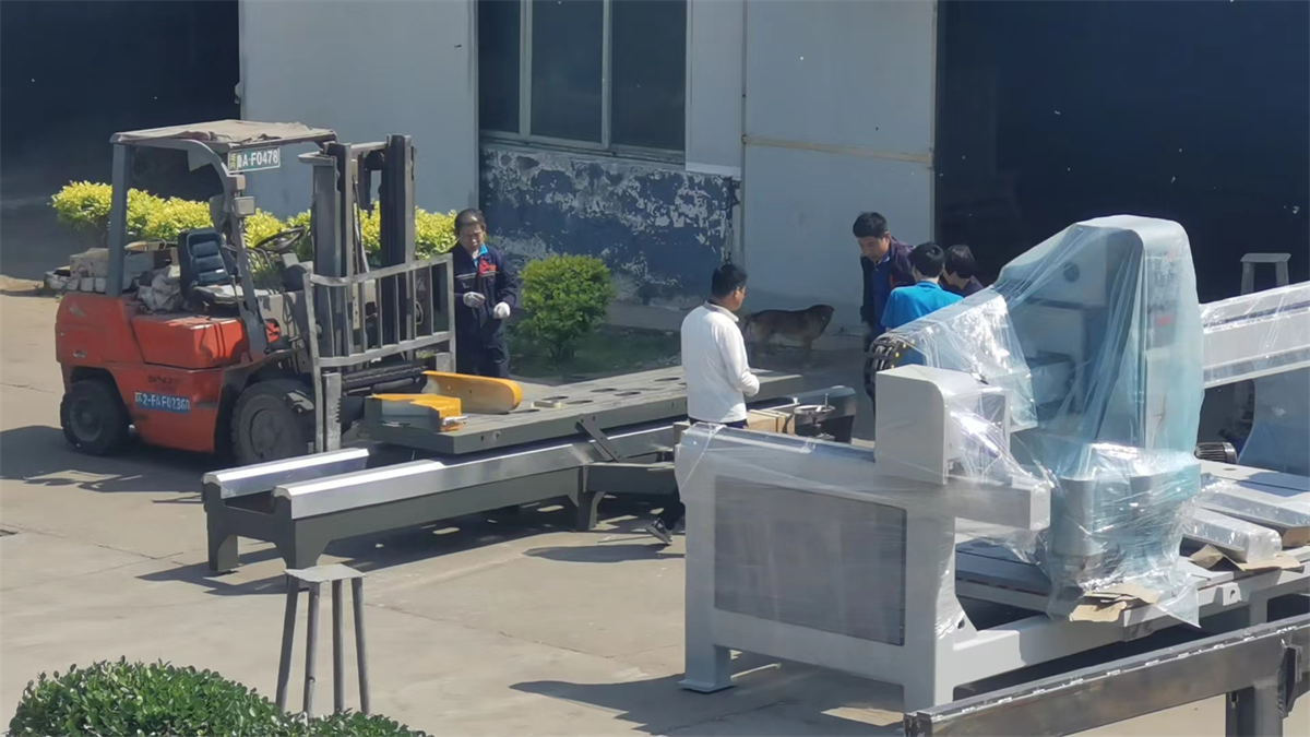 4+1 bridge saw GQ-3220BM is delivered to Iraq. 4+1 bridge saw GQ-3220BM is delivered to Iraq.