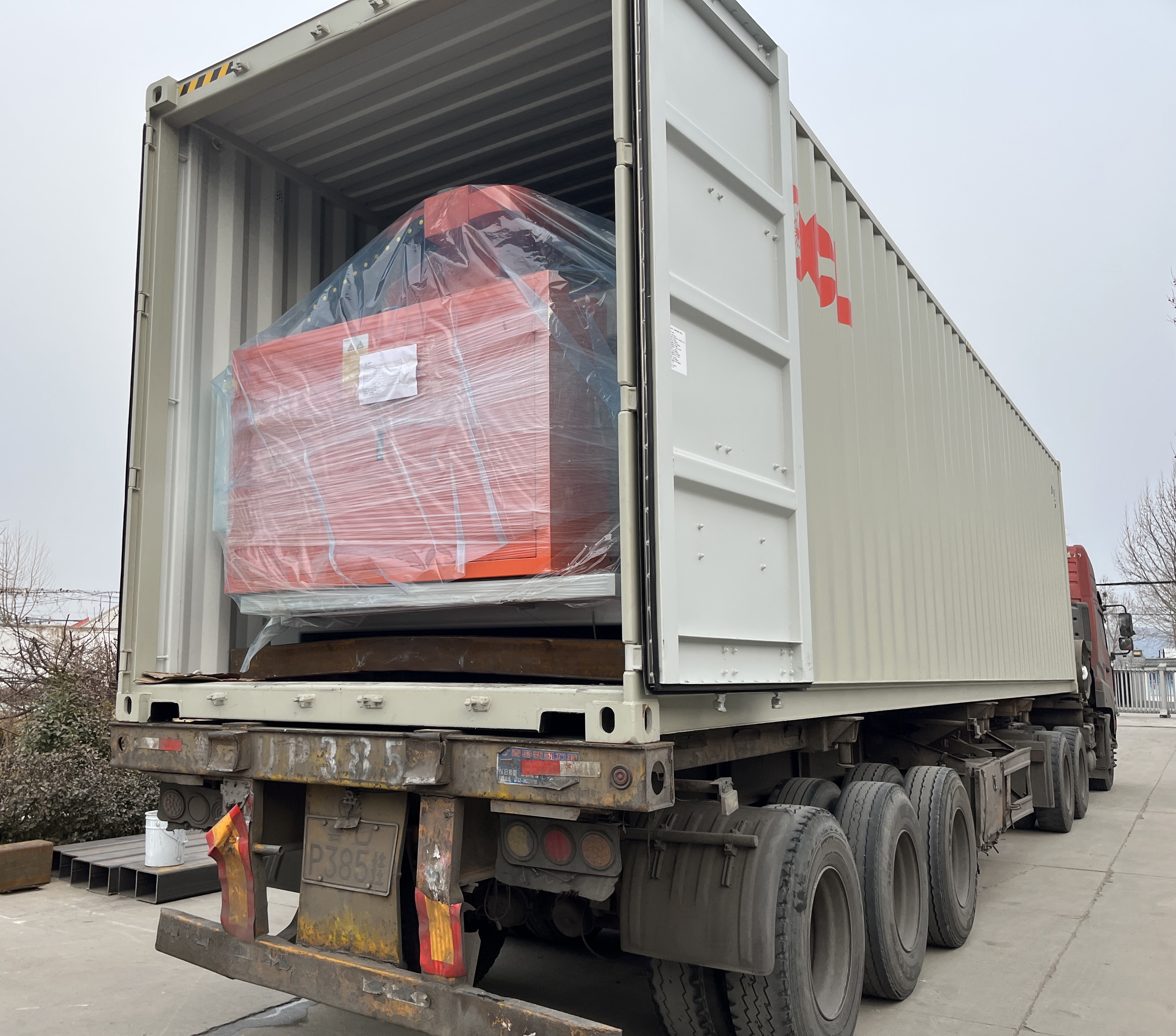 GANGER CNC’s New 5 Axis Bridge Cutting Machine GQ-32ESM Packed and Shipped to the United States