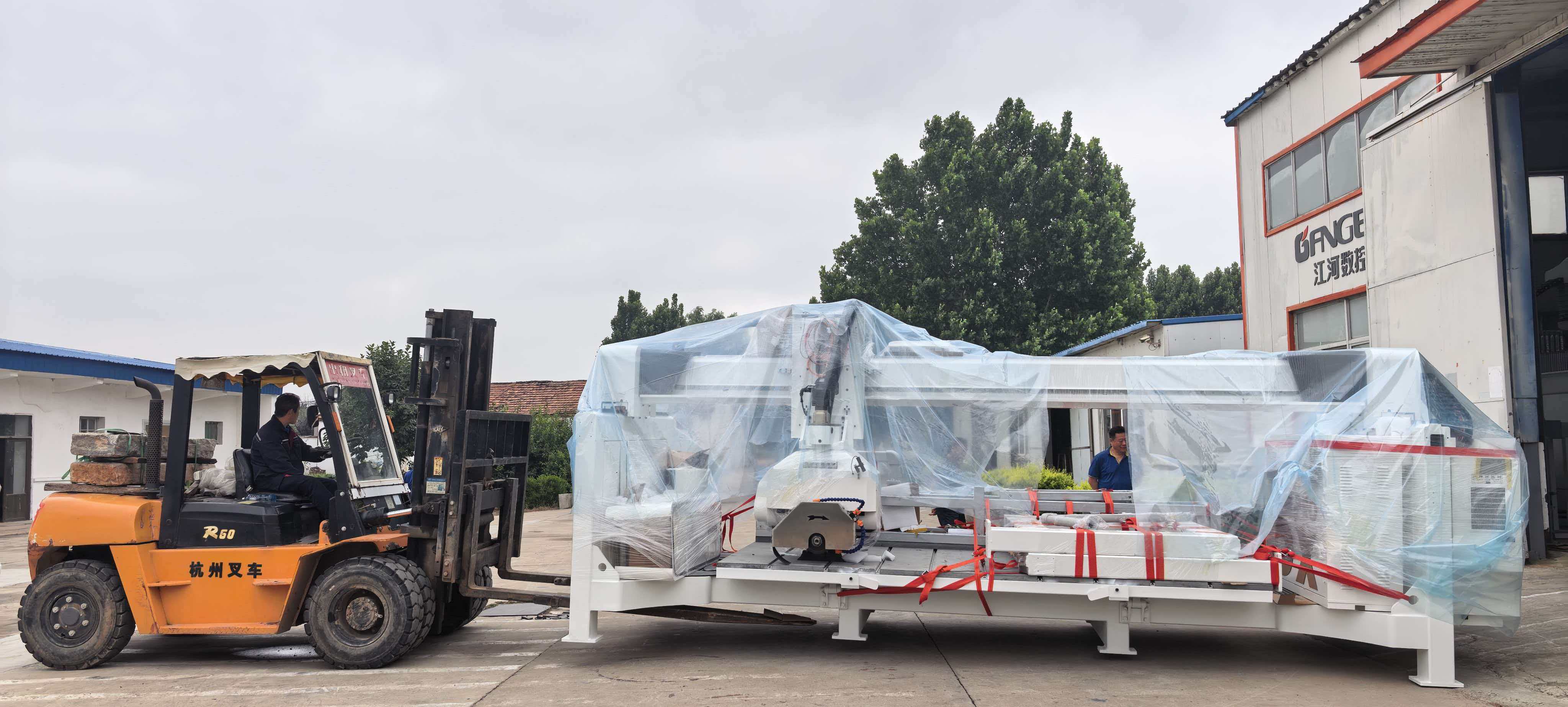 New High-end 5-Axis Bridge Saw Models Shipped to Europe