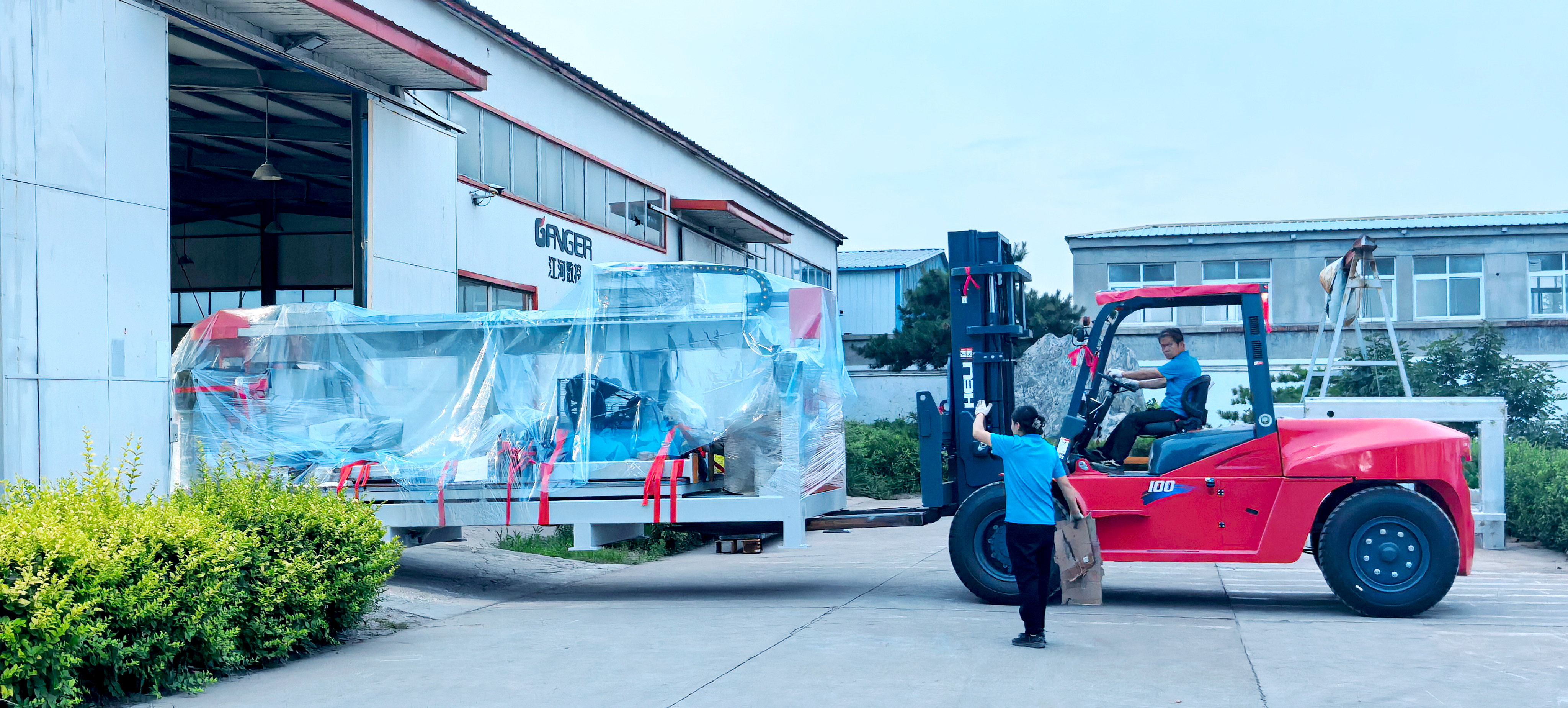 Jinan Ganger CNC Sends 2026 New 5-Axis Bridge Saw GQ-35ESM to Marmomac Italy