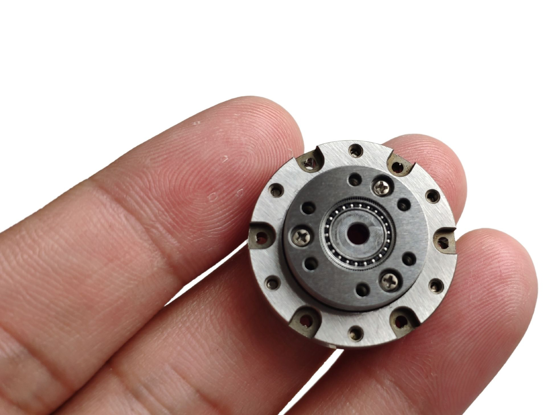 Armónica de Dimensiones Axiales Compactas con Estilo Sombrero de Copa