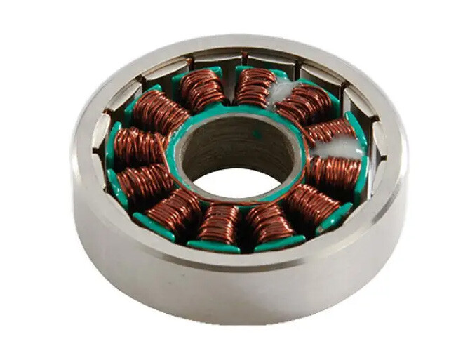 Motor de par sin carcasa de rotor externo de alta densidad de par y respuesta dinámica