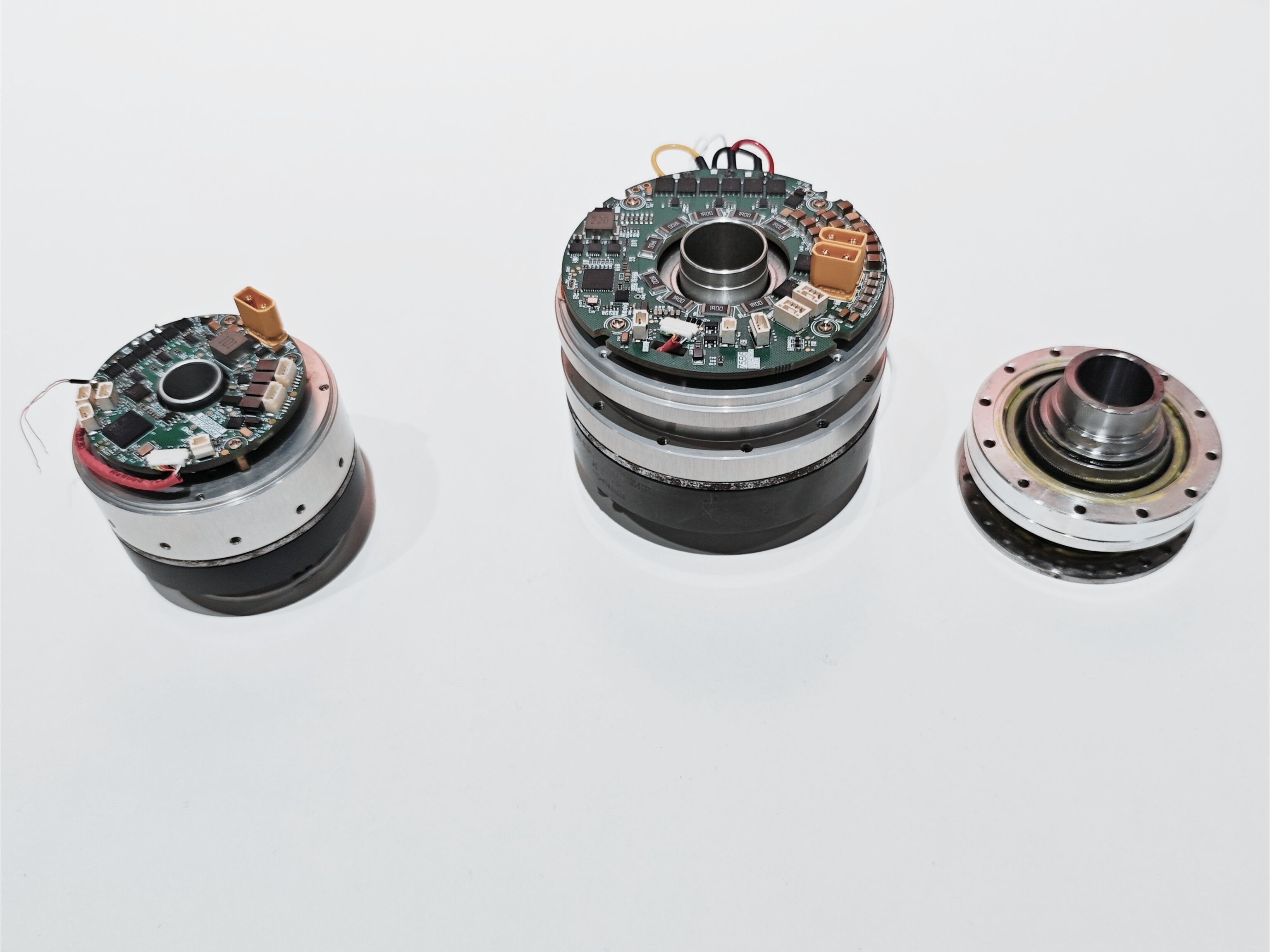 Guía de operación para el guardado de parámetros en módulos de articulación de robots durante cortes de energía Guía de operación para el guardado de parámetros en módulos de articulación de robots durante cortes de energía