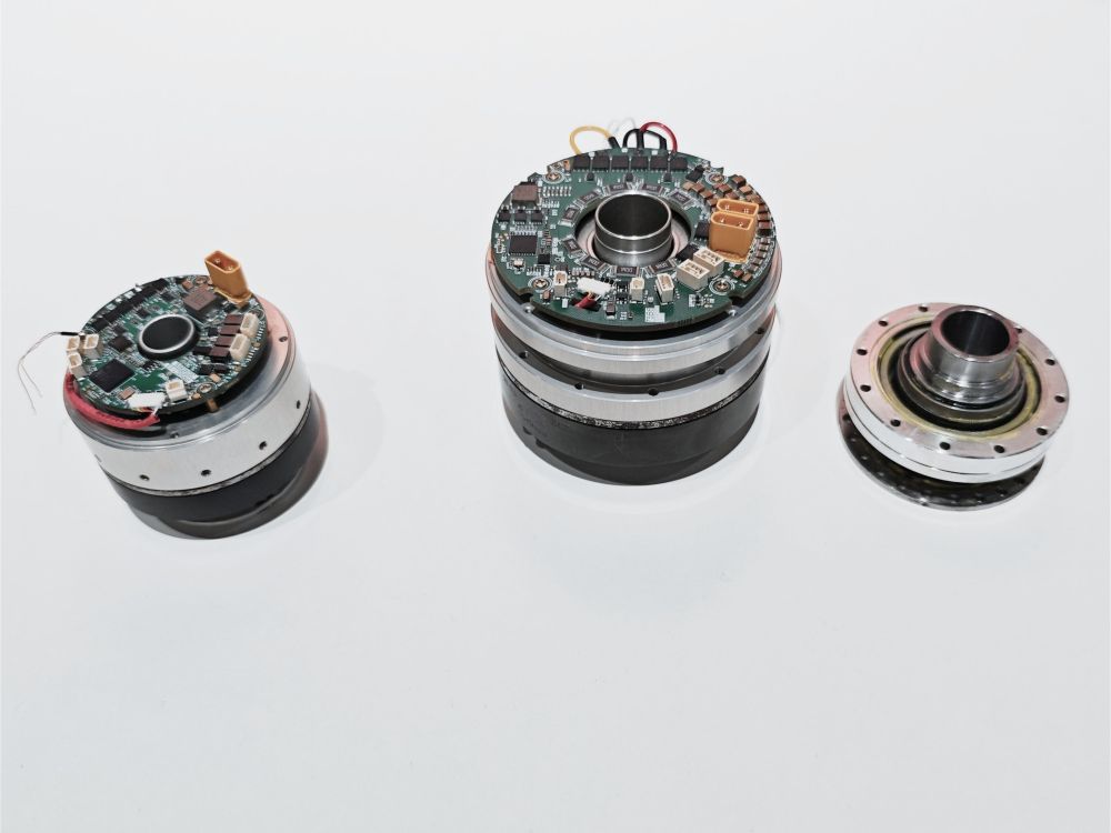 Guía de operación para el guardado de parámetros en módulos de articulación de robots durante cortes de energía Guía de operación para el guardado de parámetros en módulos de articulación de robots durante cortes de energía